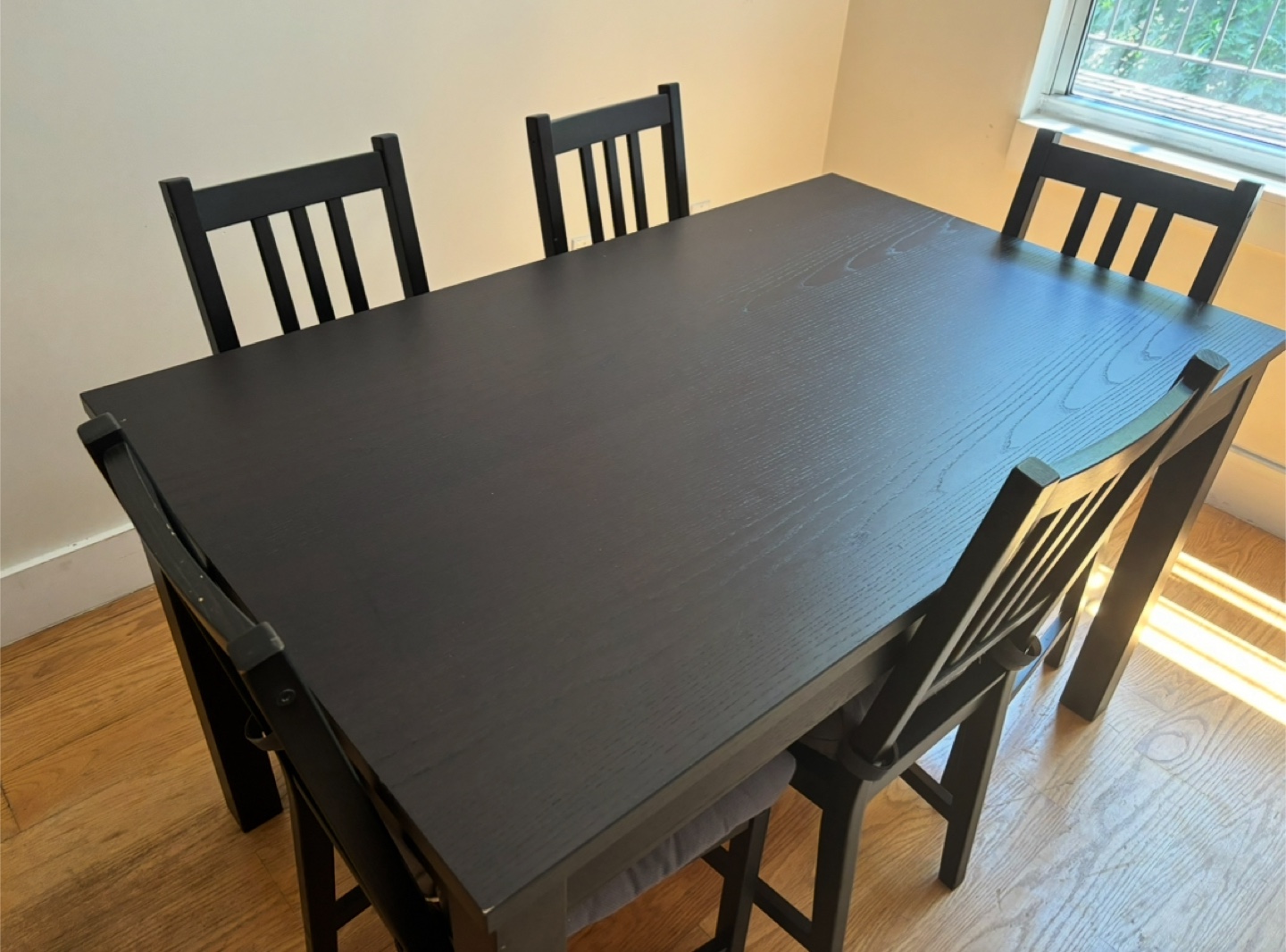 Dark Brown Extendable Dining Room Table with 5 Chairs