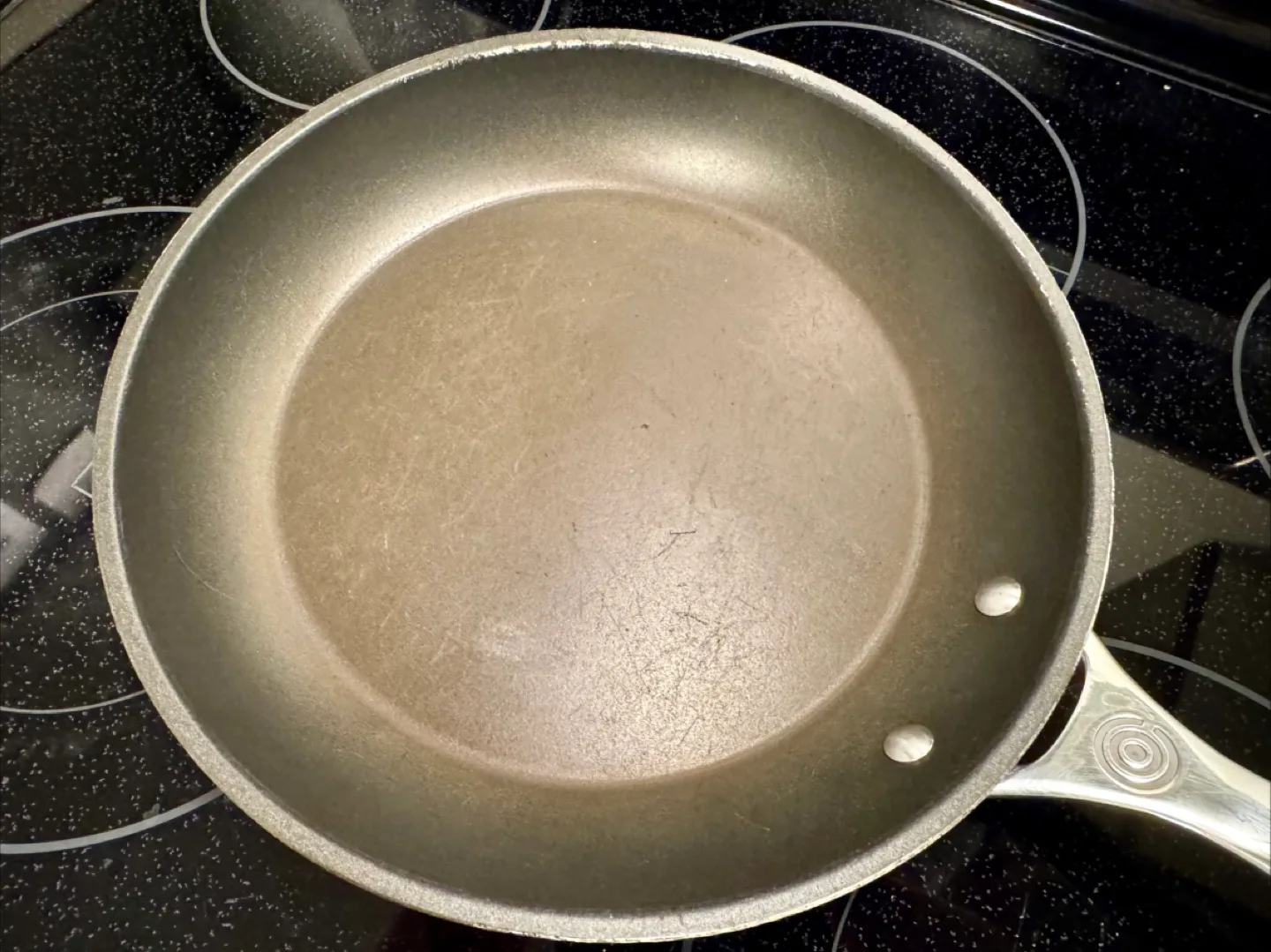 Le Creuset 28cm Frying Pan image indicator(2)