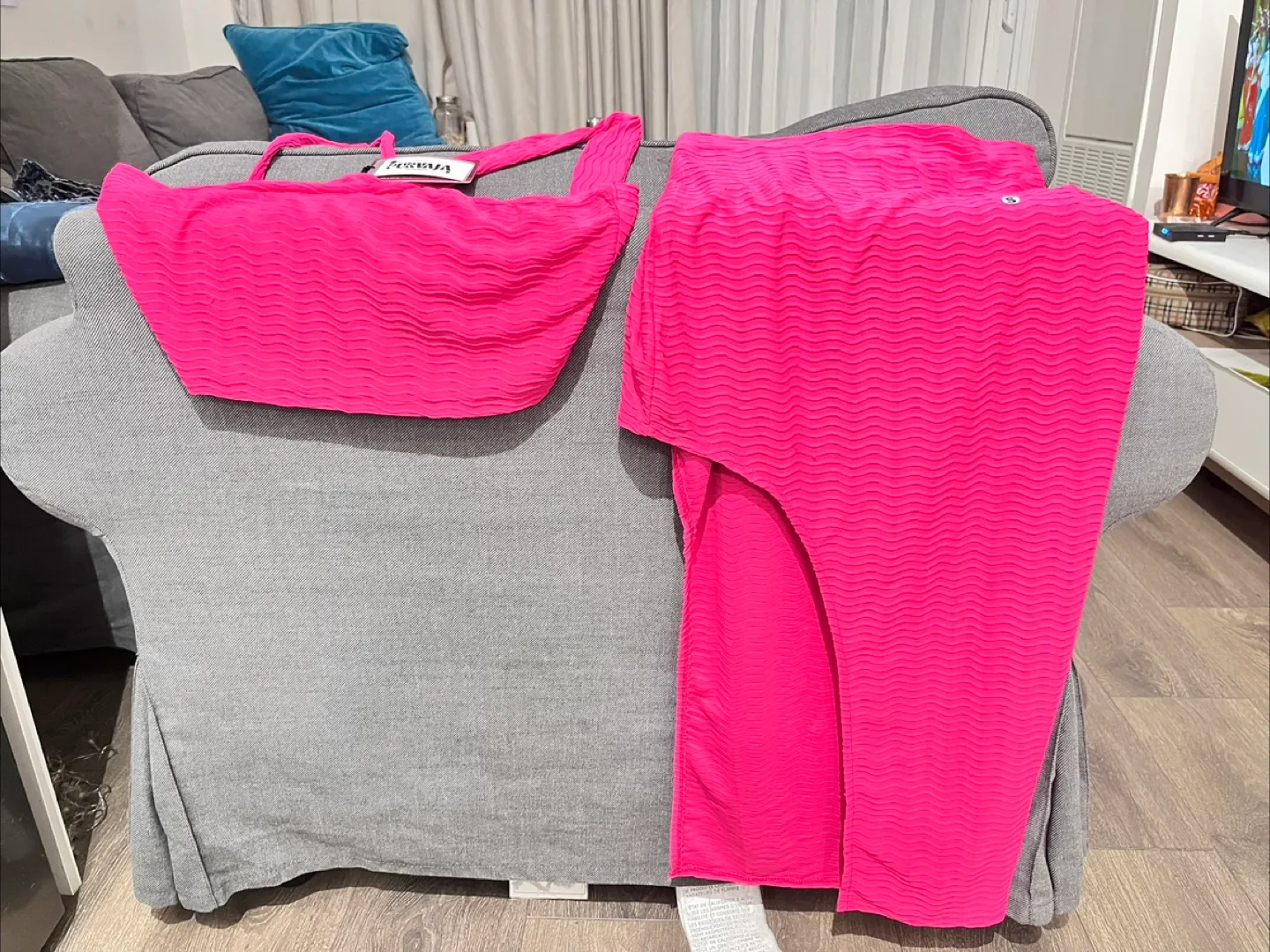 PrettyLittleThing Pink beach/summer wear Set thumbnail