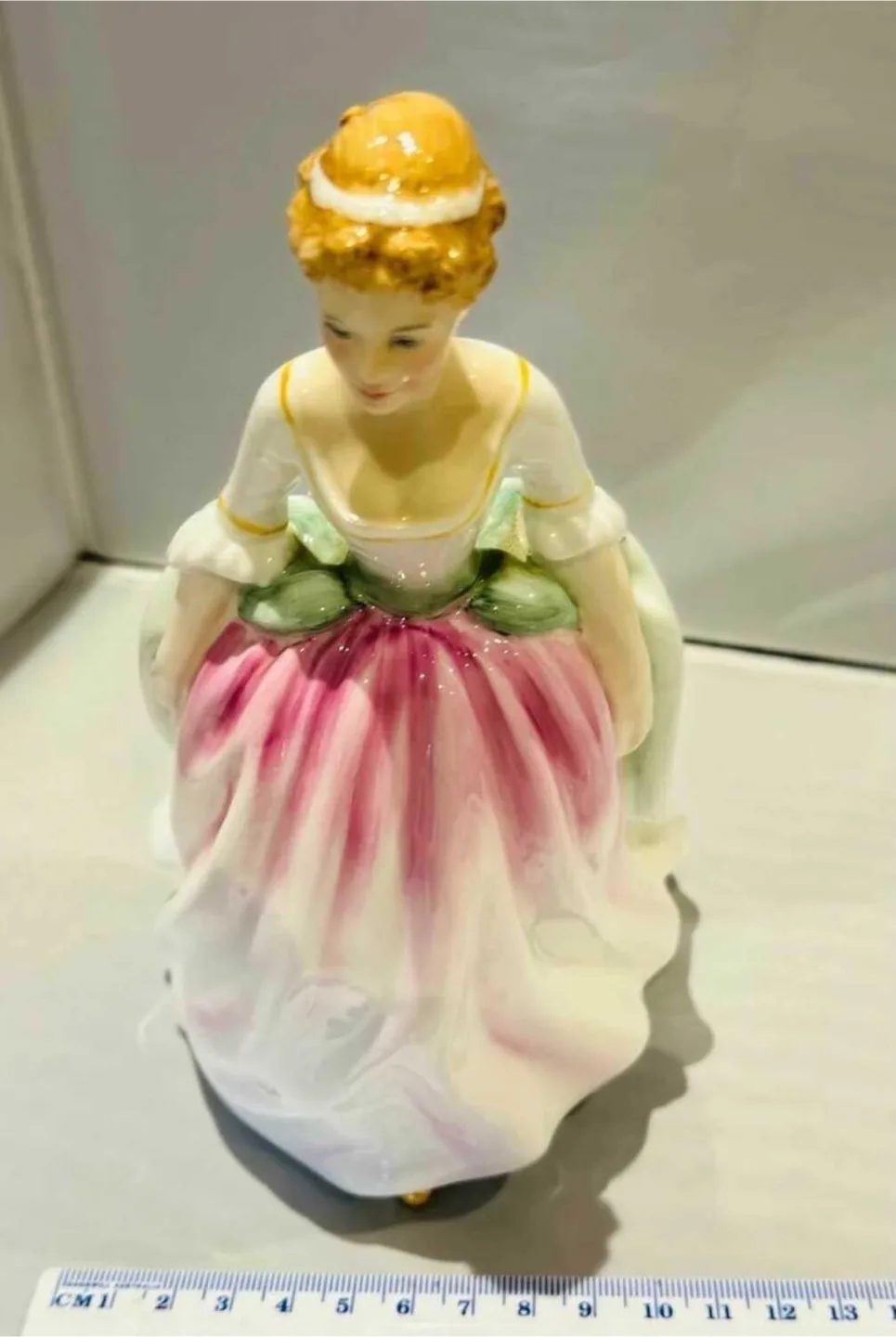 Royal Doulton Figurine Alison HN 3264 thumbnail