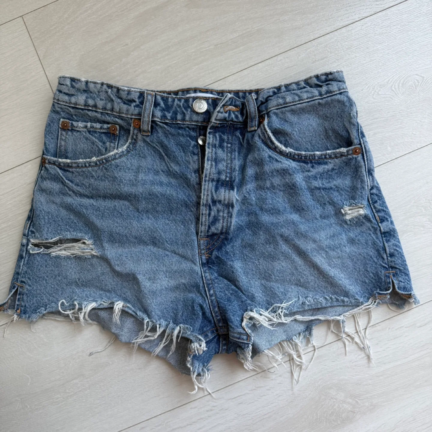 Zara Denim Shorts - Size 8 (USA) thumbnail