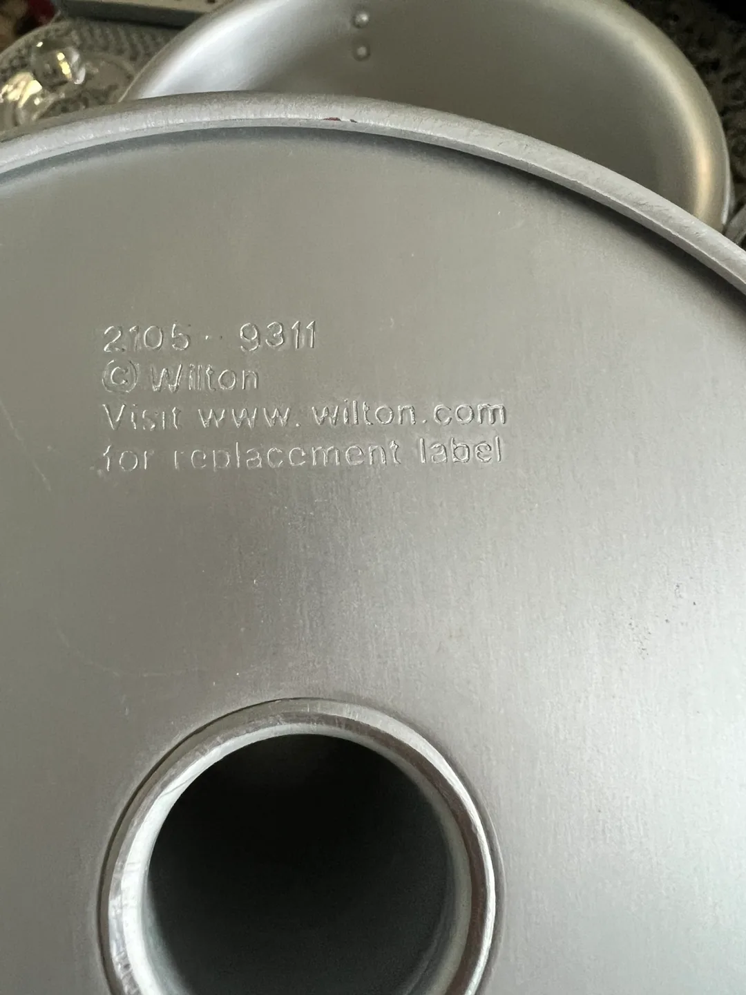 Wilton 7" Round Angel Food Pan image indicator(2)