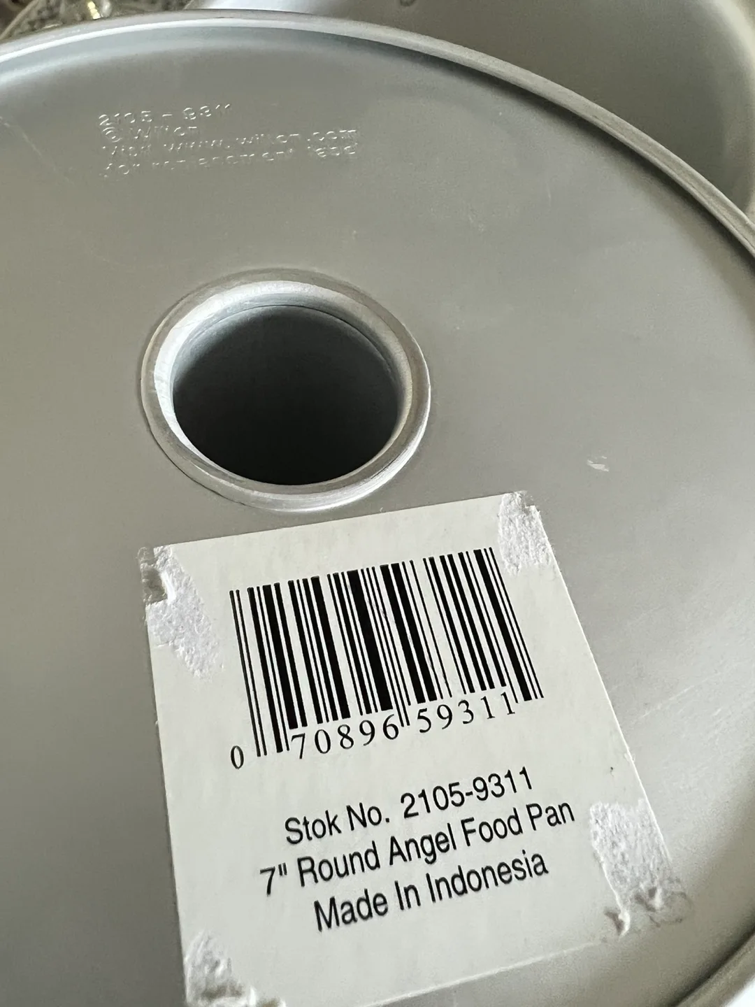 Wilton 7" Round Angel Food Pan image indicator(3)