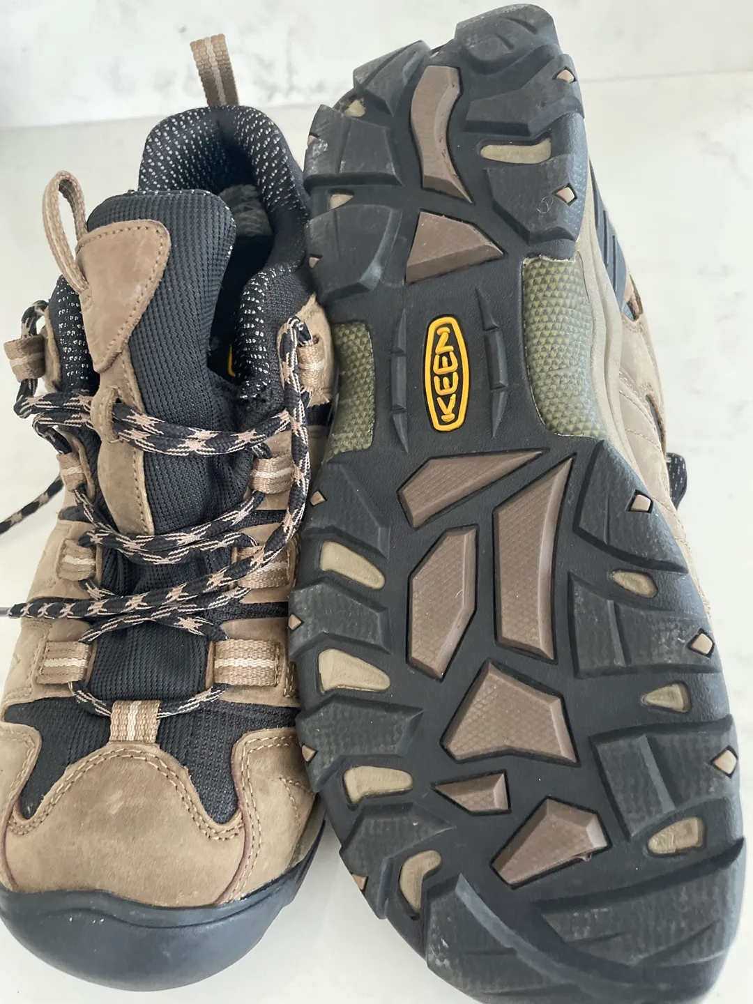 KEEN Hiking Shoes - US 9.5 thumbnail