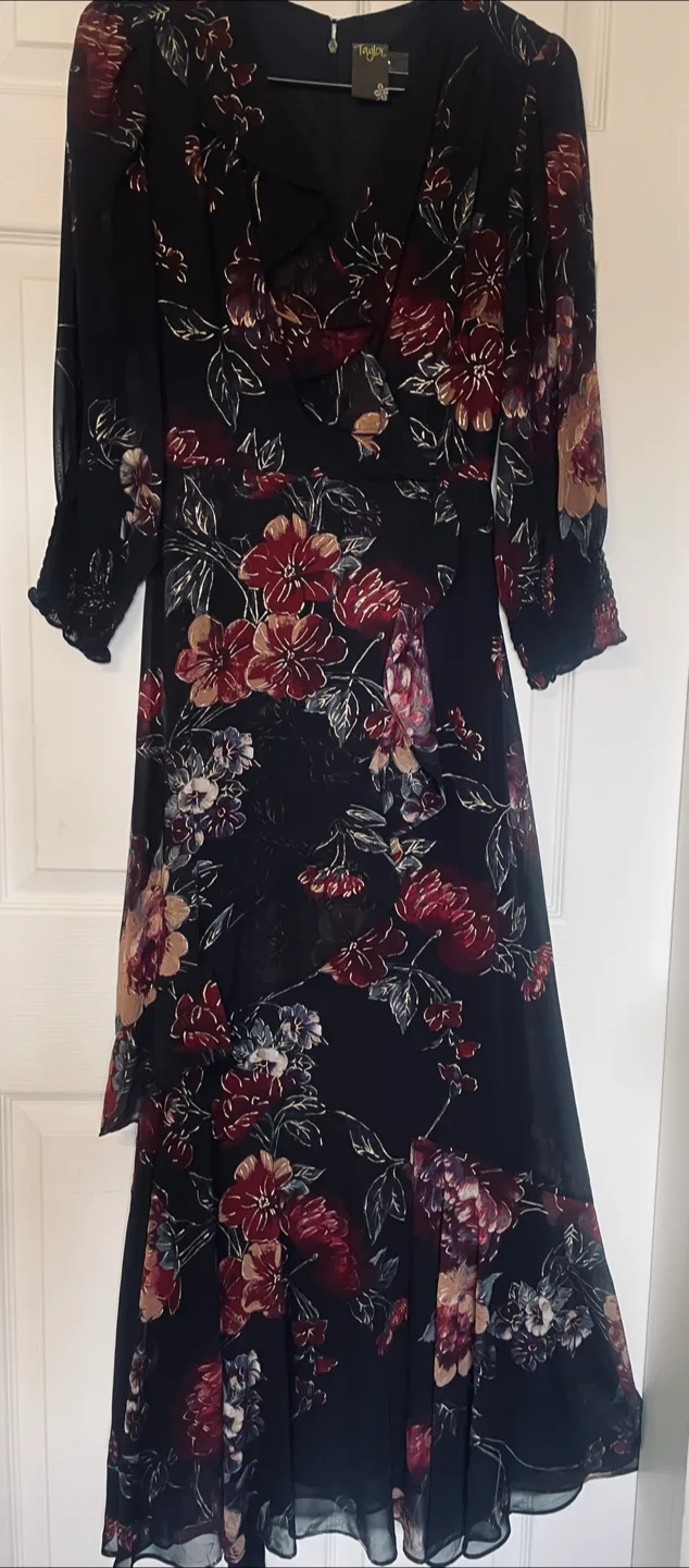 Taylor Dresses Floral Print Maxi Dress image indicator(3)