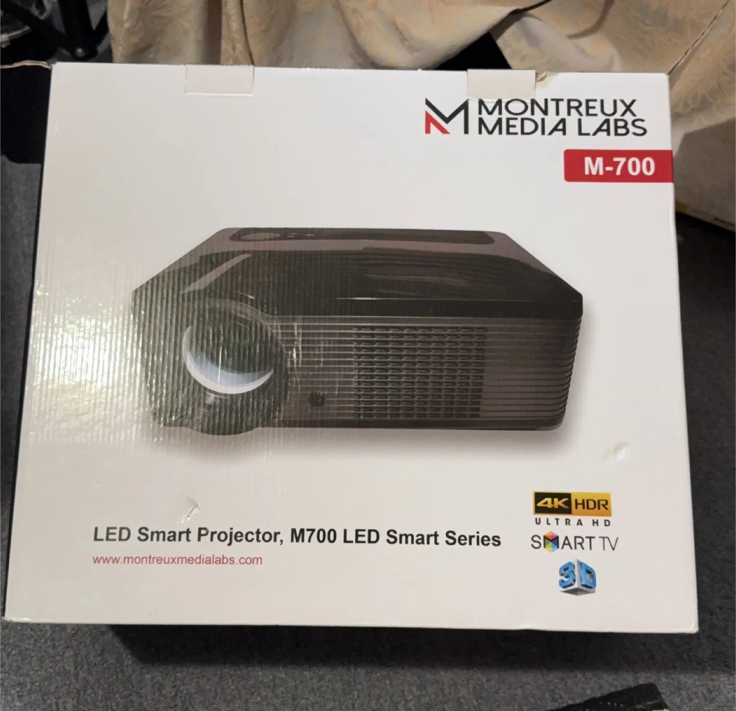 🇨🇦Montreux Media Labs M-700 LED Smart Projector thumbnail