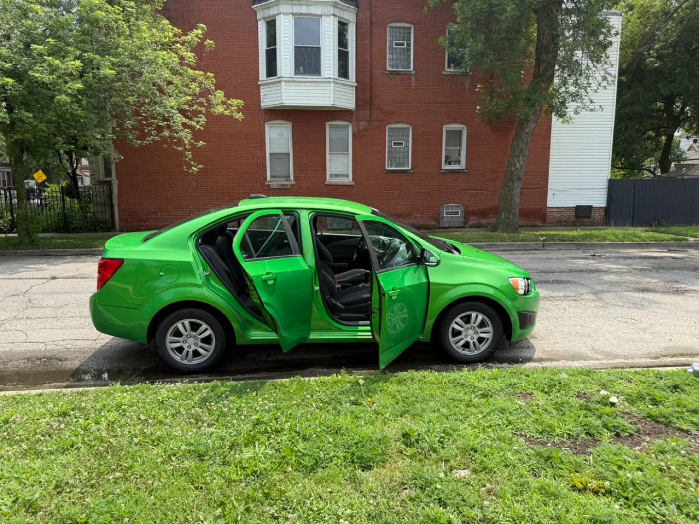 2014 Chevrolet Sonic - Green Sedan thumbnail