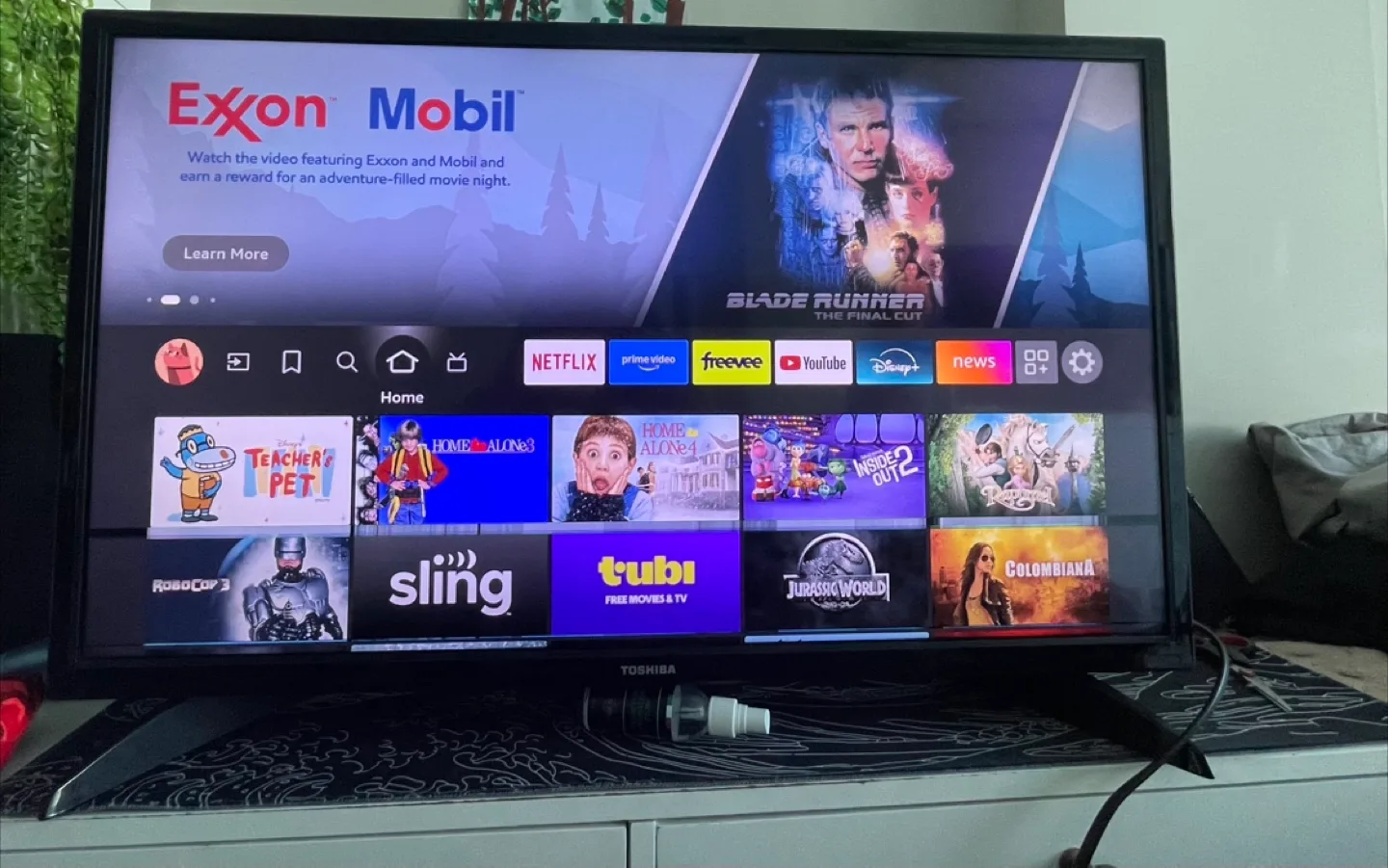 Toshiba 32LF221U19 32" LCD TV thumbnail