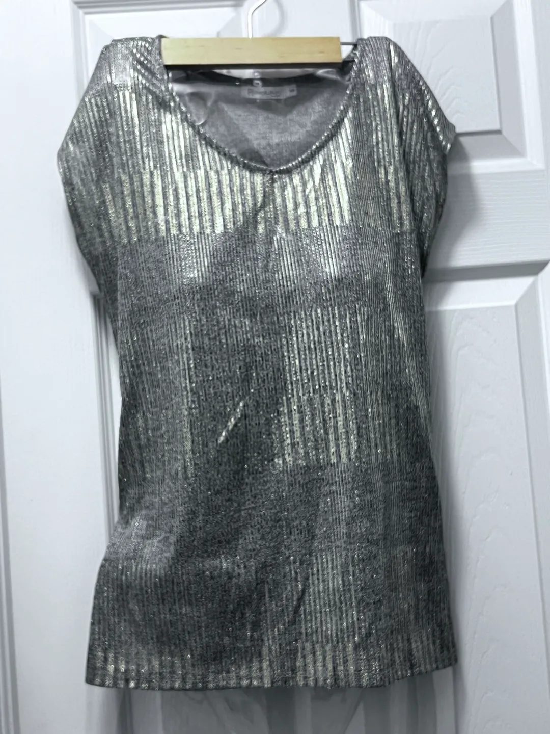 Evolution by Catalina Silver /gold Metallic Top - Size M thumbnail