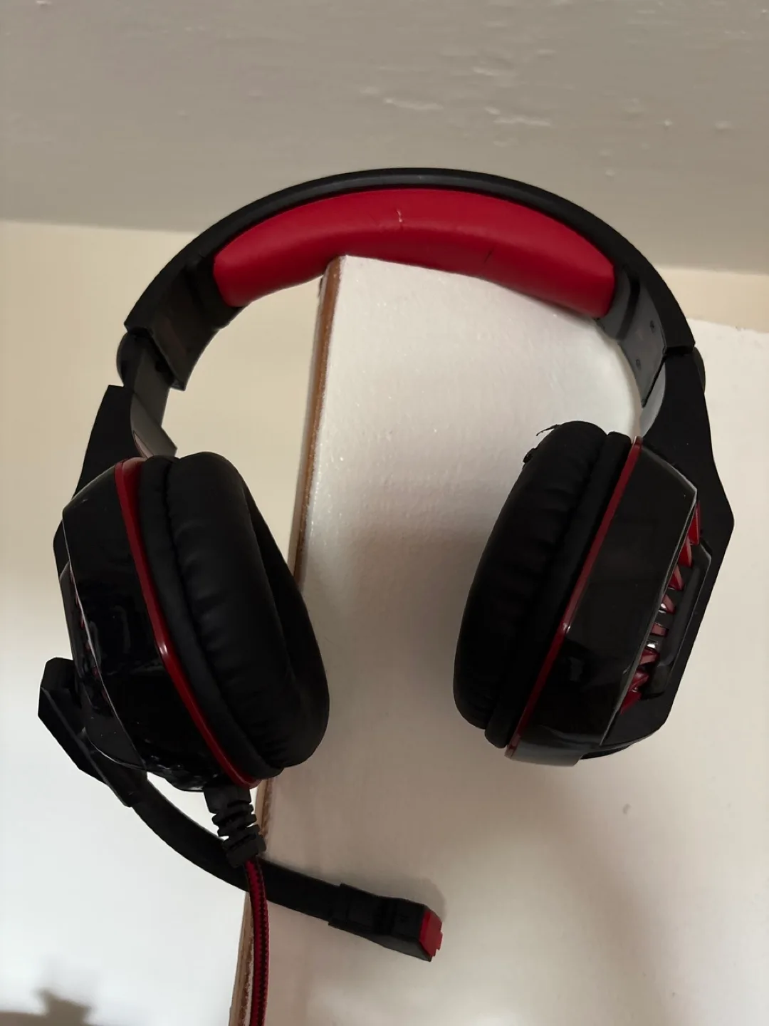 Gaming Headset - Black and Red thumbnail