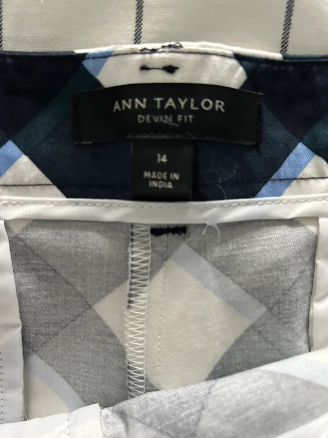 New Ann Taylor Shorts - Size 14 image indicator(5)