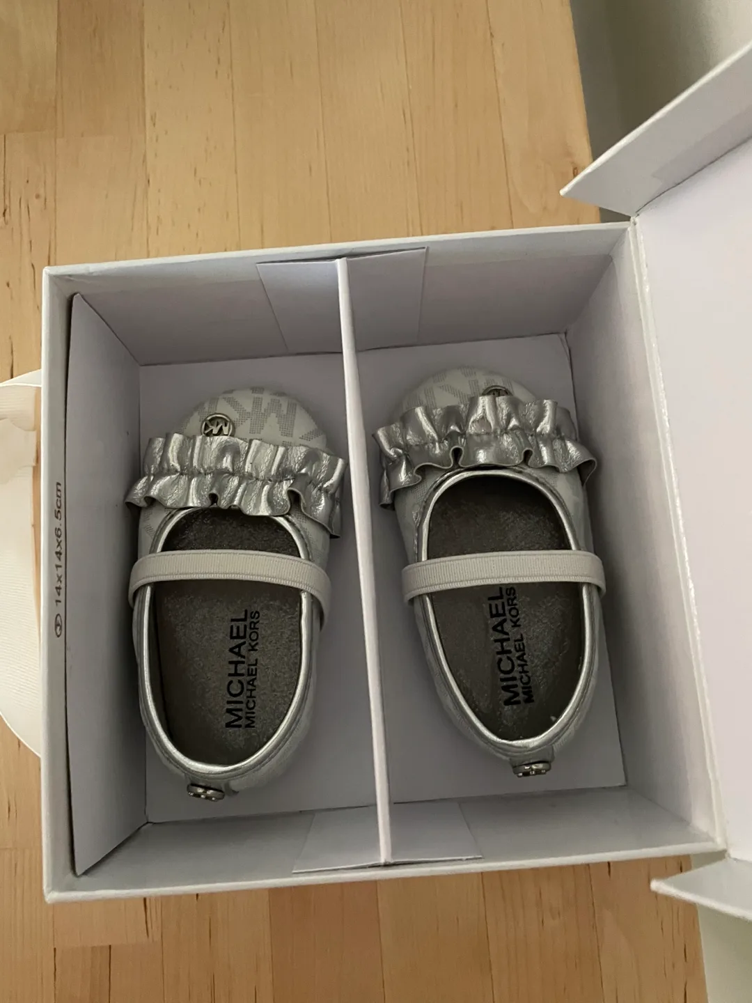Michael Kors Baby Flower Shoes - Size 2 (3-6 Months) image indicator(2)