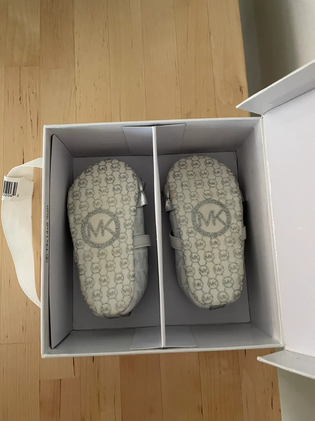 Michael Kors Baby Flower Shoes - Size 2 (3-6 Months) image indicator(3)