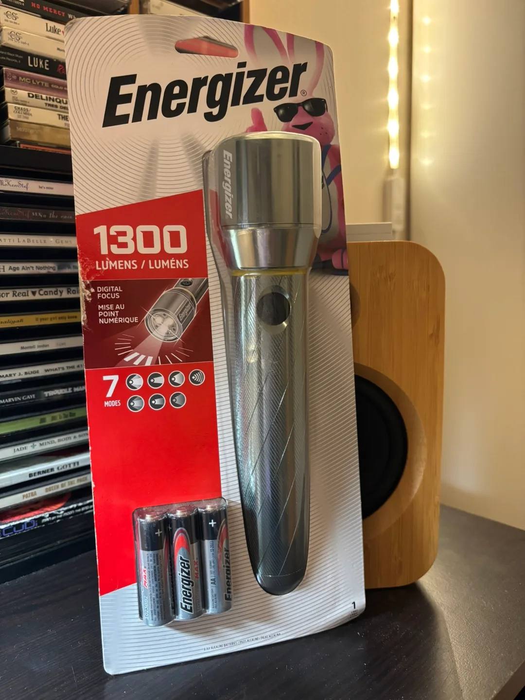 New Energizer 1300 Lumens Flashlight with Batteries thumbnail