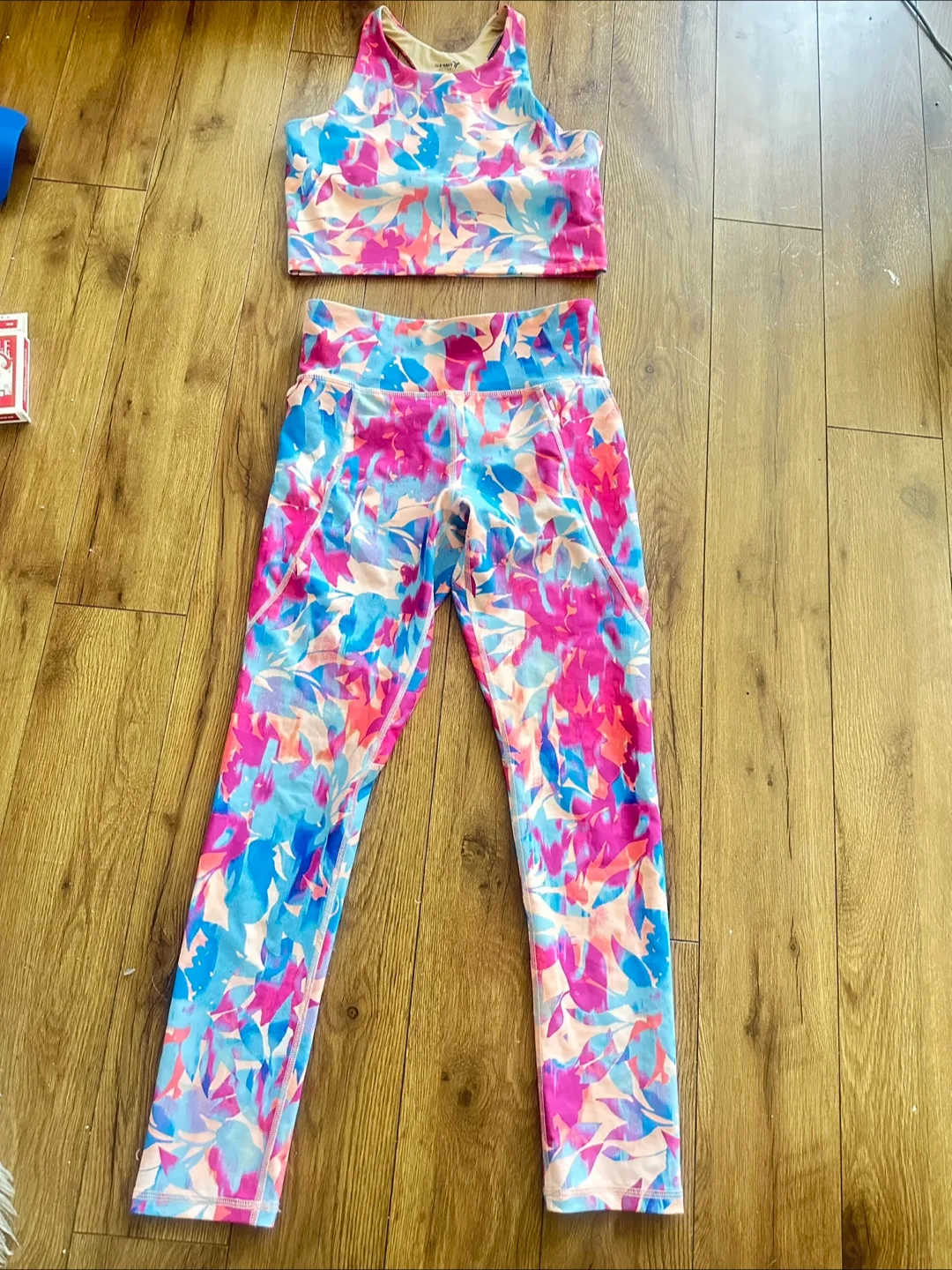 Old Navy Floral Activewear Set 🇨🇦 thumbnail
