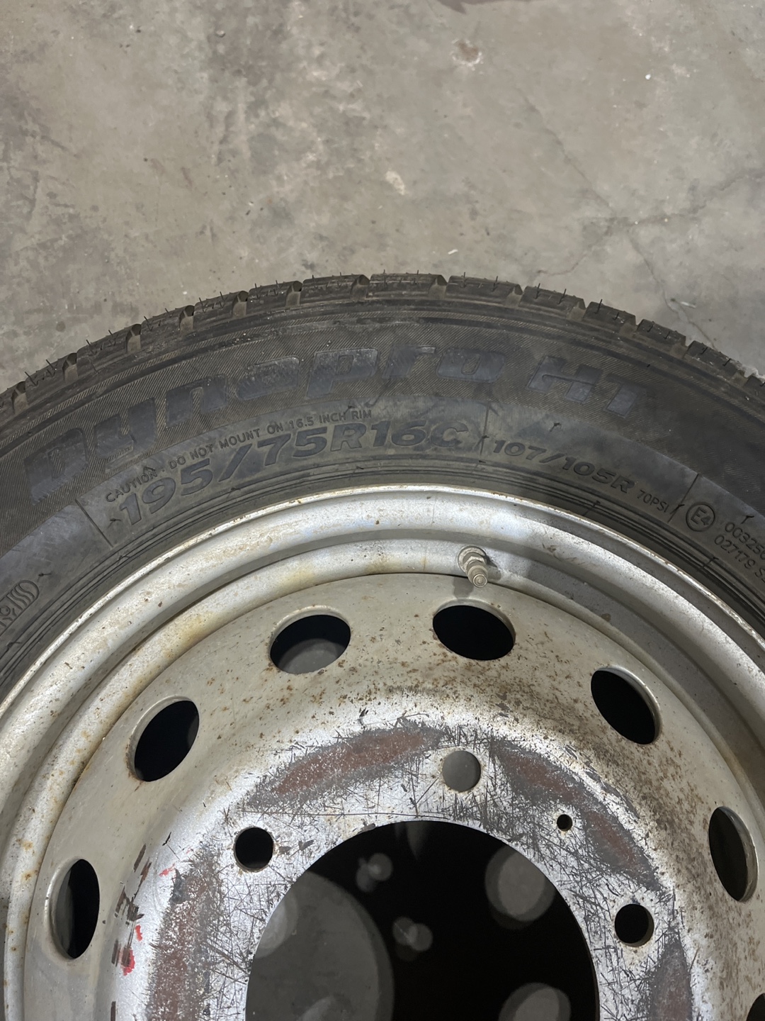 195/75R16C Hankook Tire with Rim - photo 2