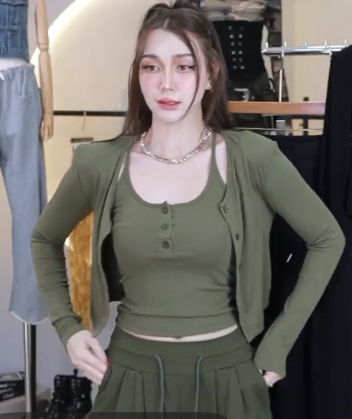 Green 3-piece set: long sweatpants, camisole and shirt - photo 4