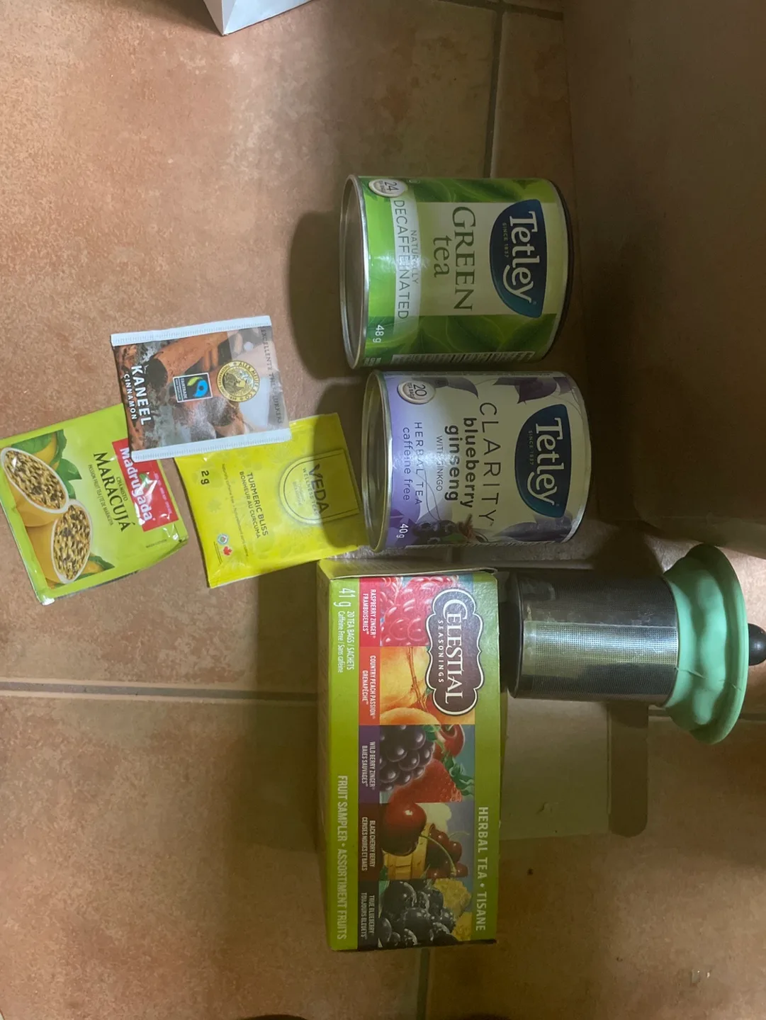 Variety of Teas and Strainer 🇨🇦 thumbnail