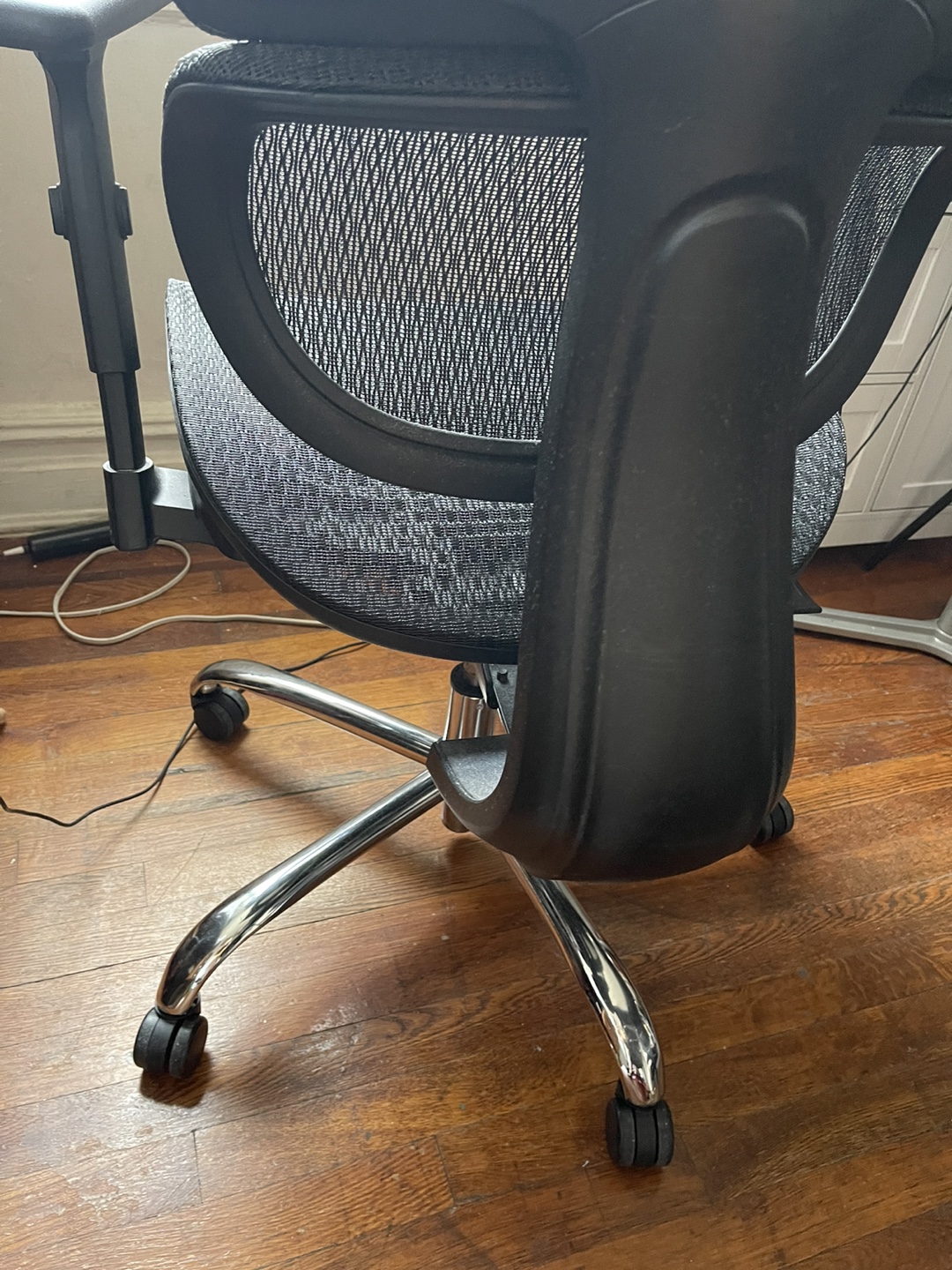 Mesh Office Chair [IN GREAT CONDITION] - photo 4