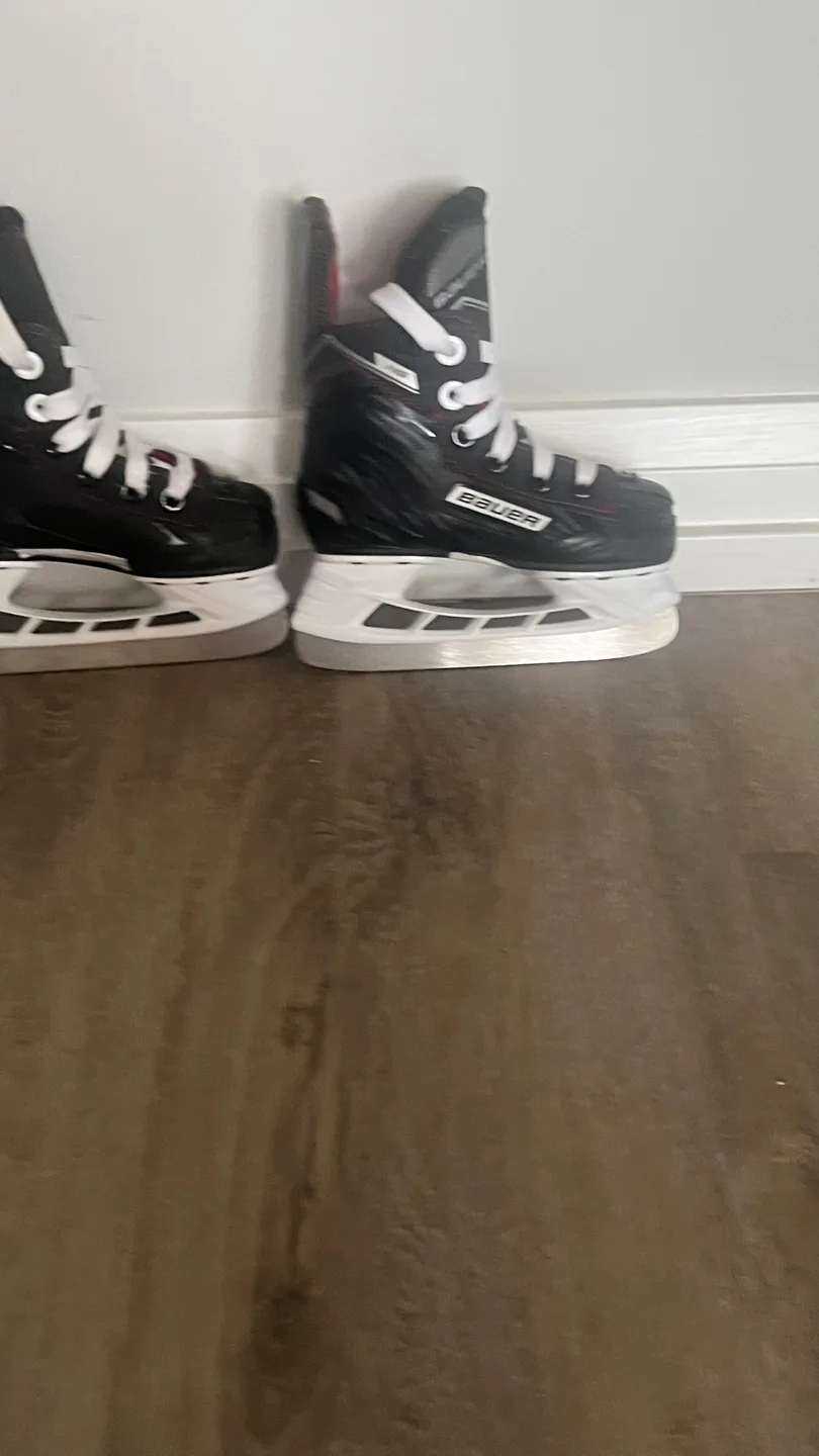 Bauer Hockey Skates - Size 7 thumbnail