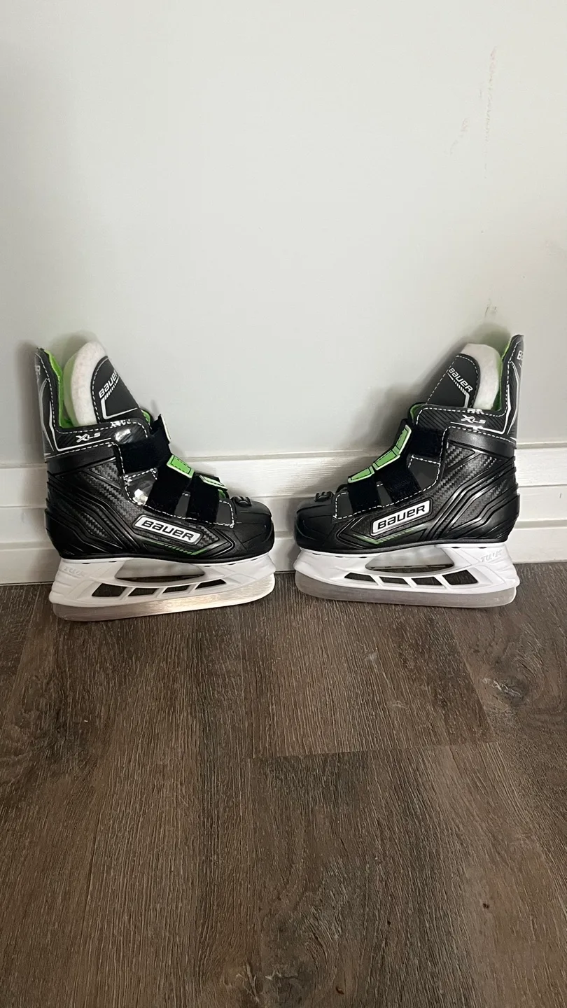 Bauer X Youth Hockey Skates - Size 6 thumbnail