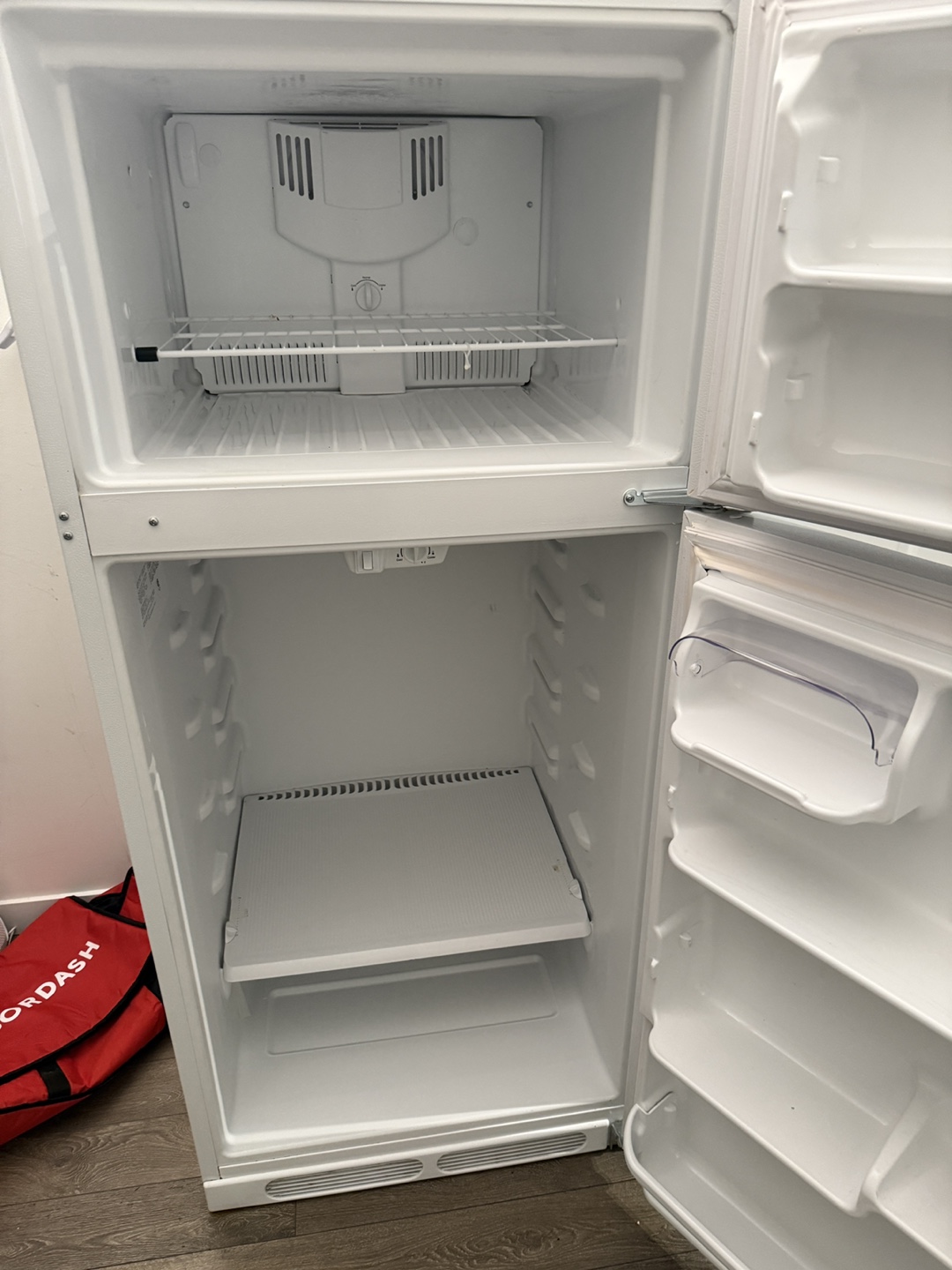 Frigidaire White Top-Freezer Refrigerator - photo 2
