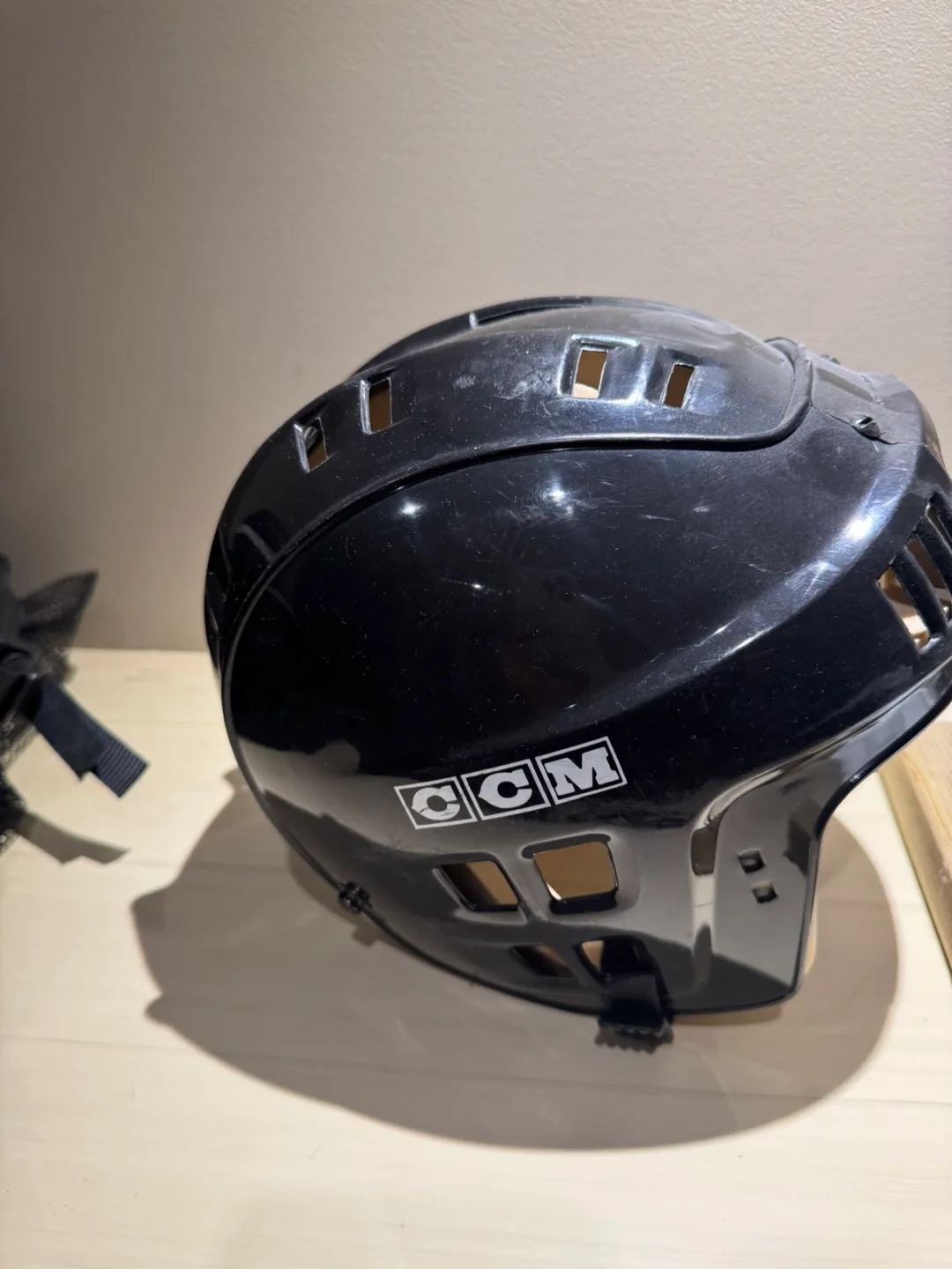 CCM HT1 L Hockey Helmet - Black image indicator(2)