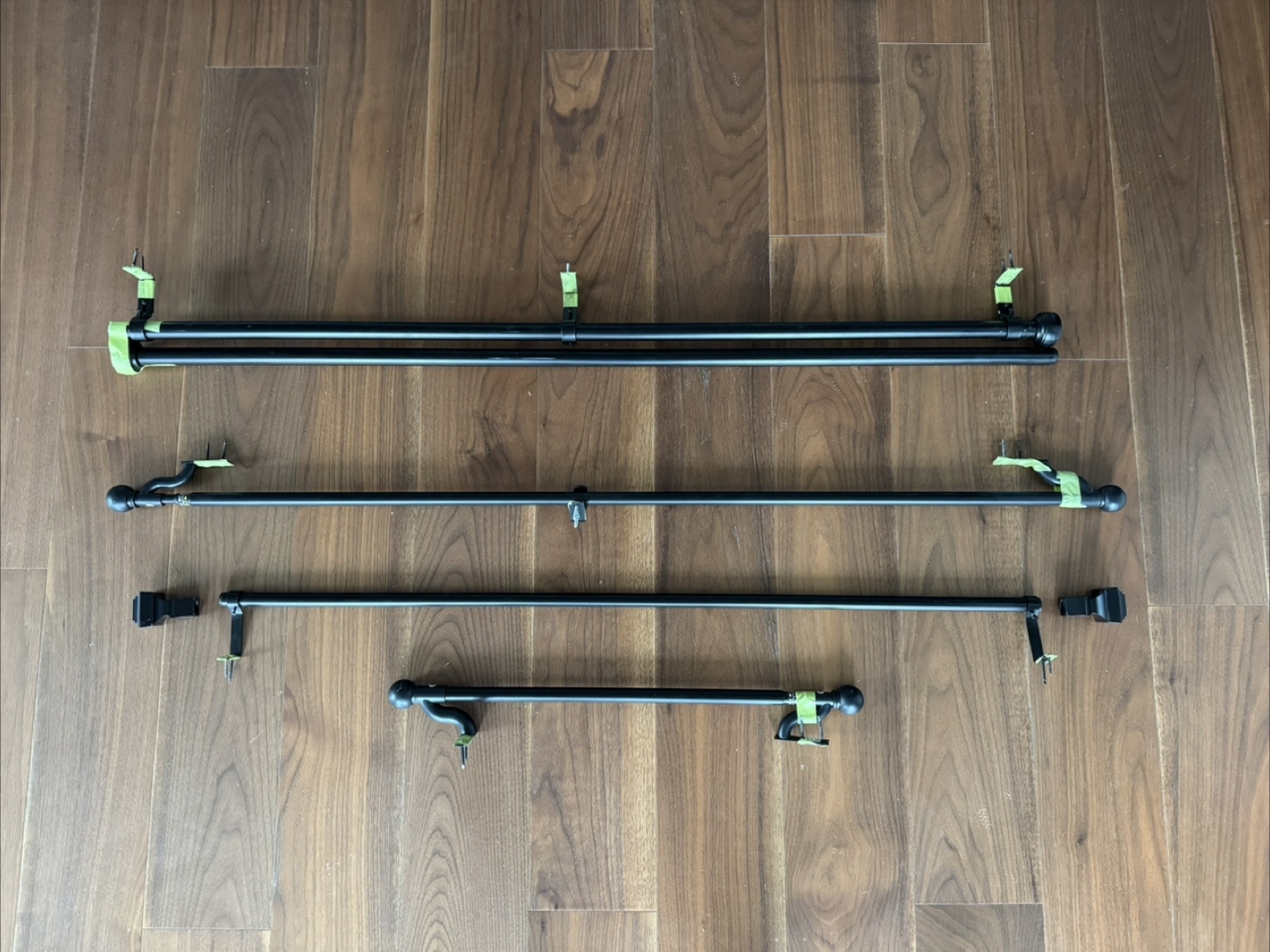 Extendable curtain rods