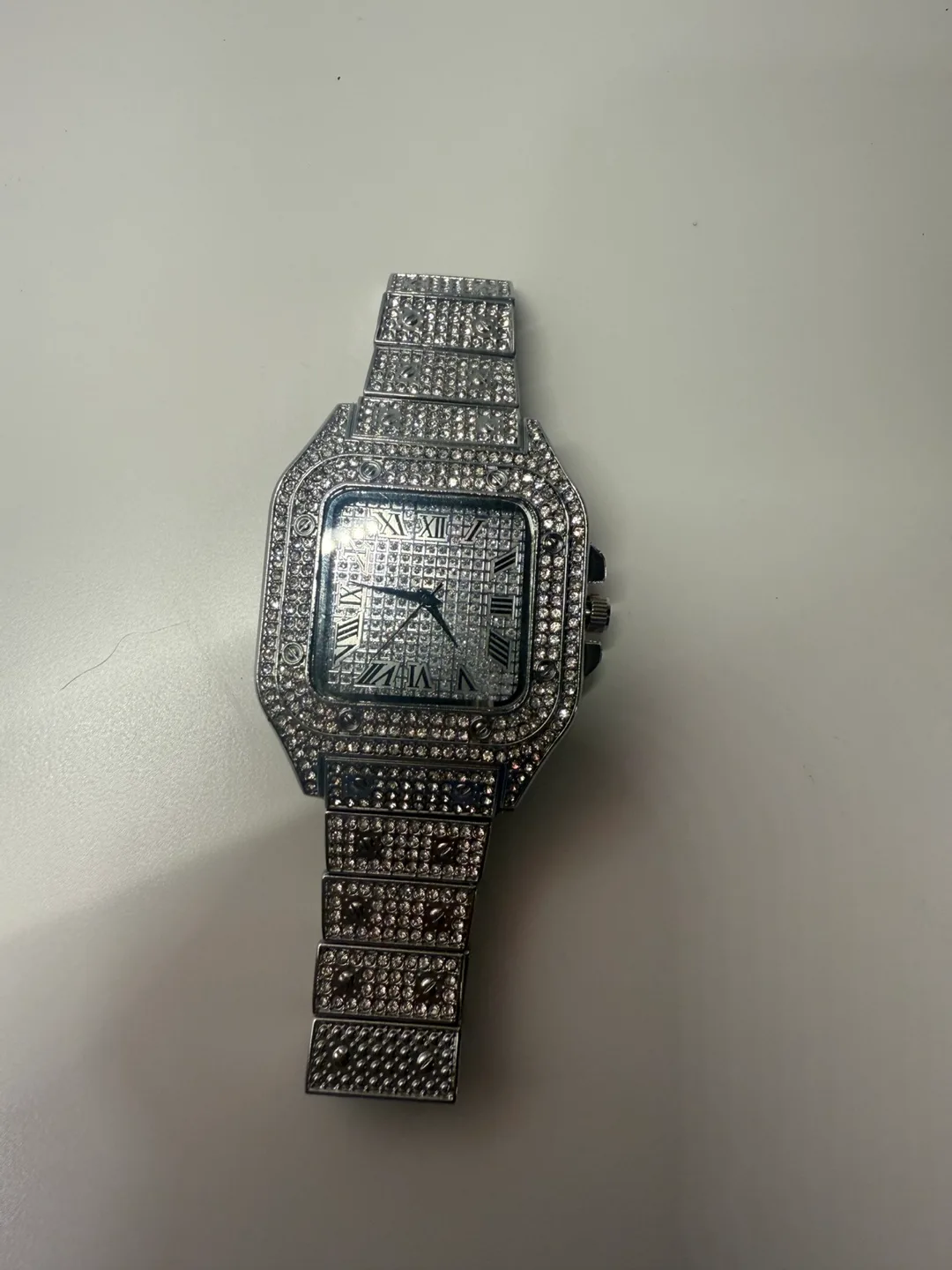 A cool looking watch ( brand is unknown ) thumbnail