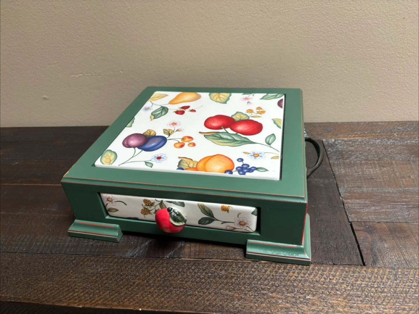 🇨🇦Green Wooden Box with Fruit Tile thumbnail