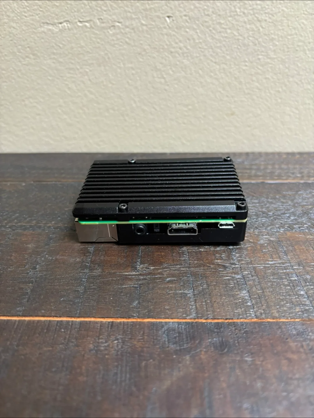 🇨🇦Raspberry Pi 3B, 1GB RAM with Aluminum Case thumbnail
