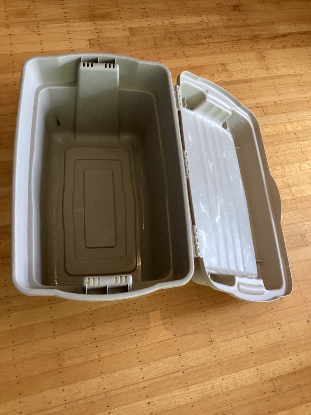 Rubbermaid Roughneck Storage Tote - photo 2