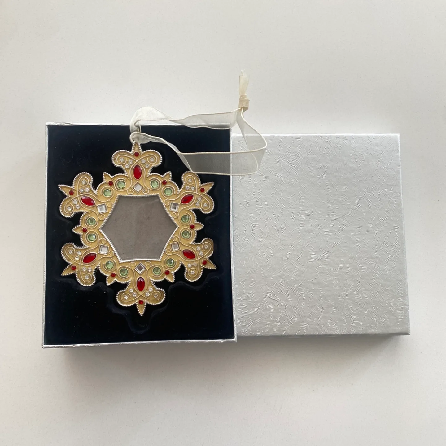 Snowflake Ornament Picture Frame with Box thumbnail