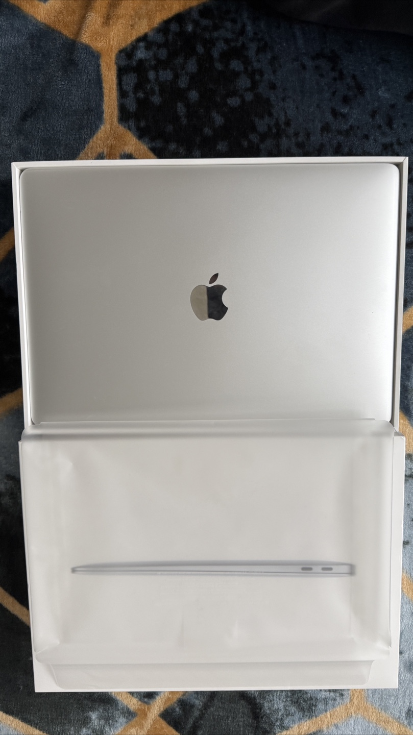 MacBook Air M1 – Silver – Excellent Condition