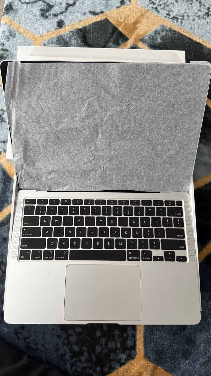 MacBook Air M1 – Silver – Excellent Condition - photo 2