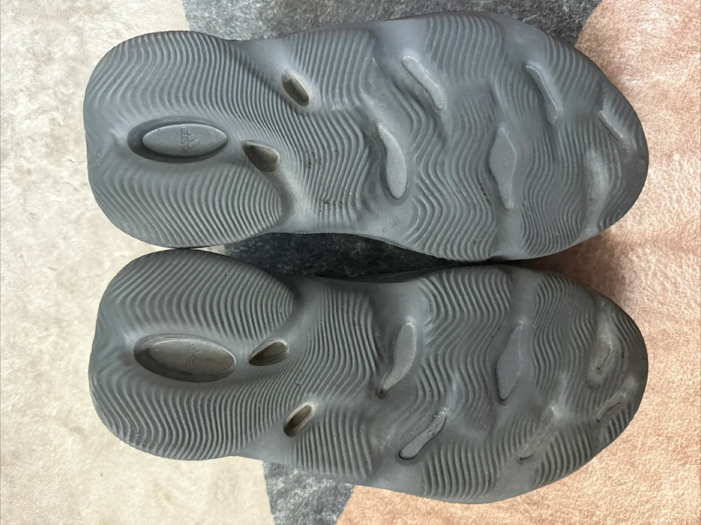 Adidas Yeezy Foam Runner Onyx image indicator(5)