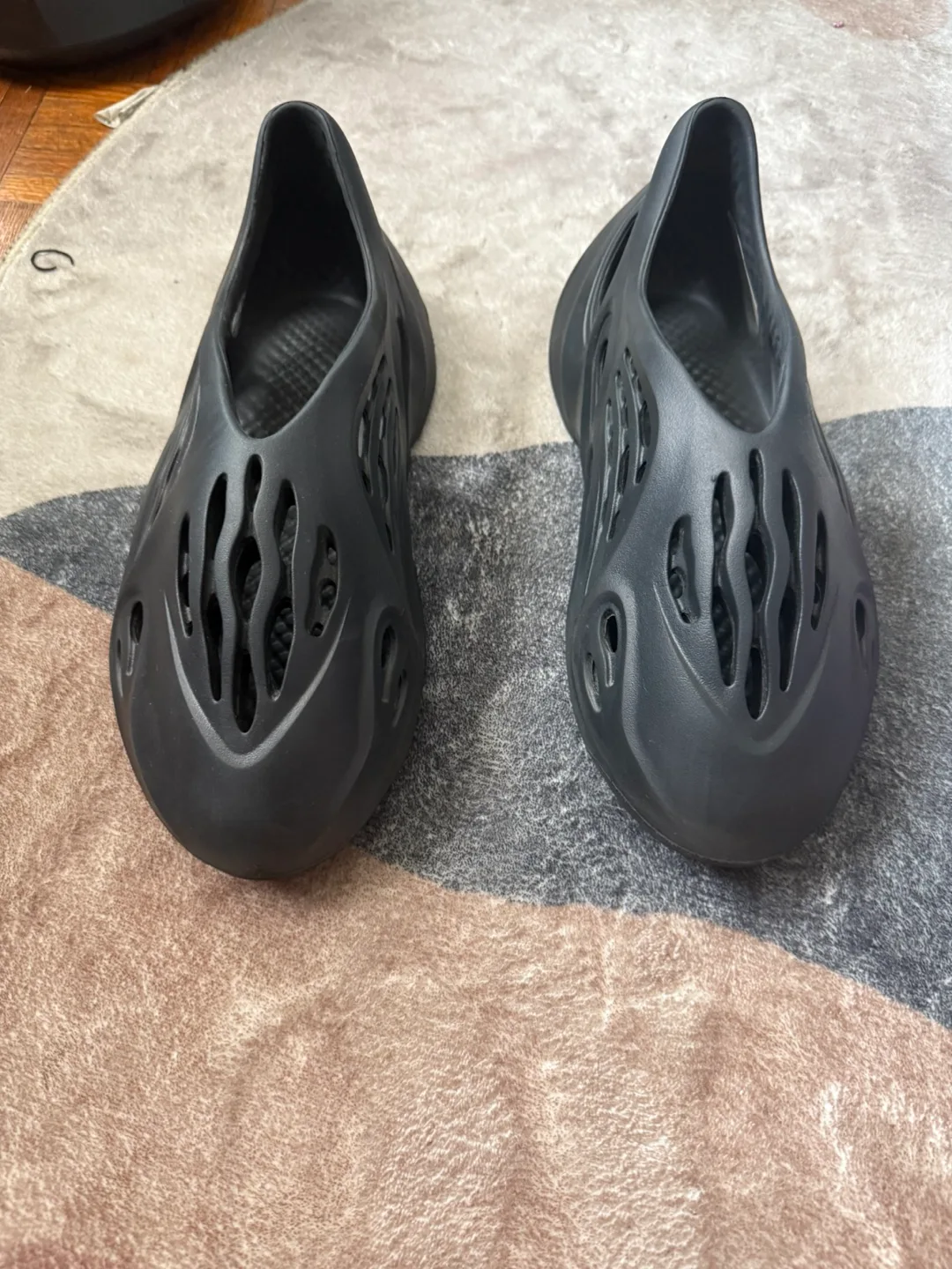 Adidas Yeezy Foam Runner Onyx image indicator(3)