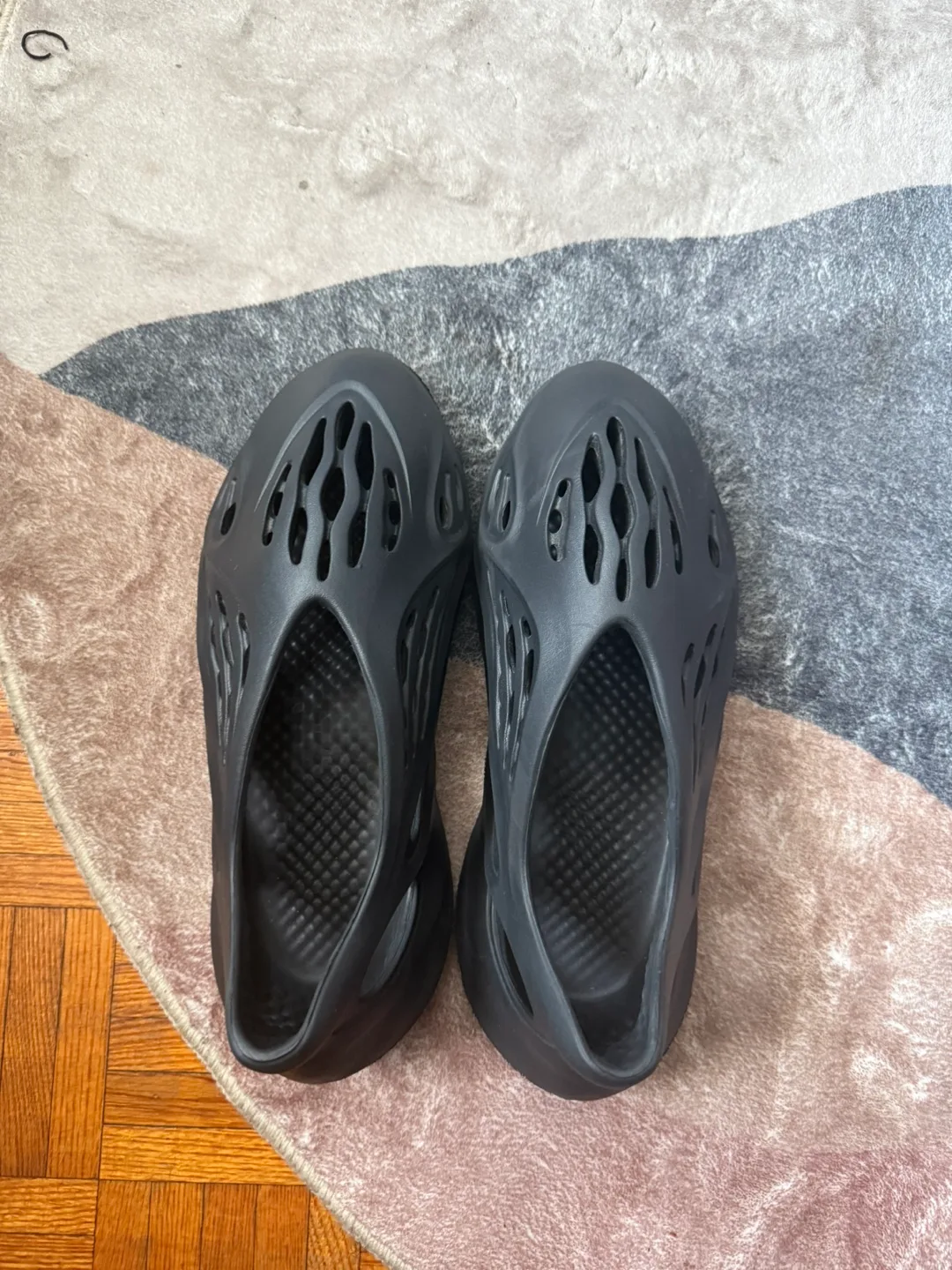 Adidas Yeezy Foam Runner Onyx image indicator(4)