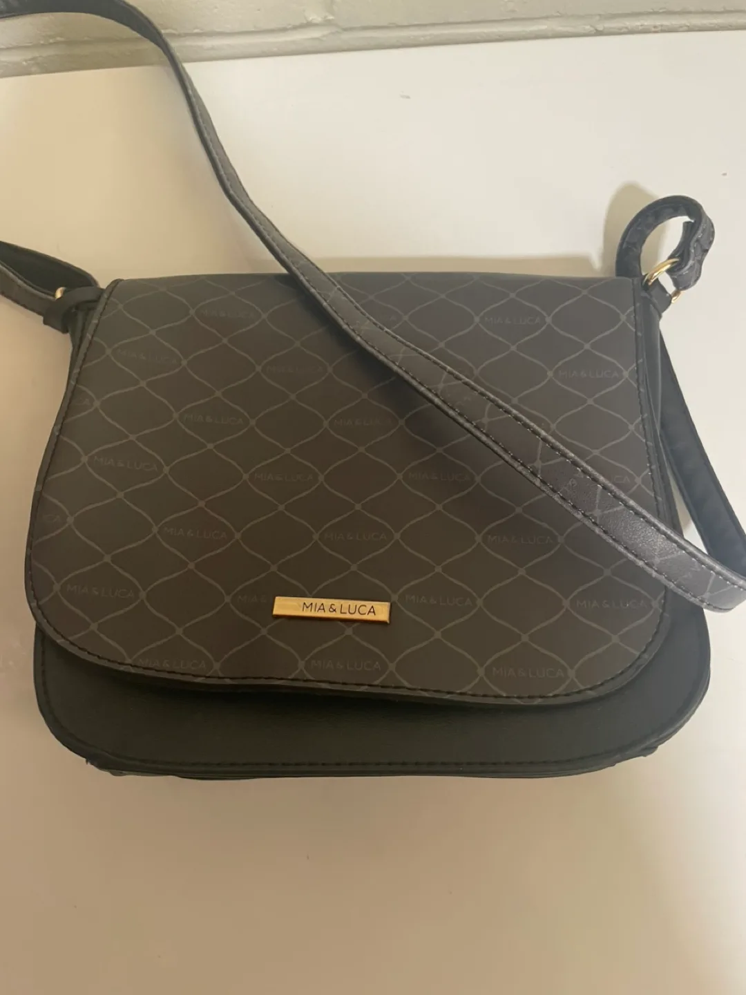 Mia & Luca Crossbody Bag - Stylish & Practical thumbnail