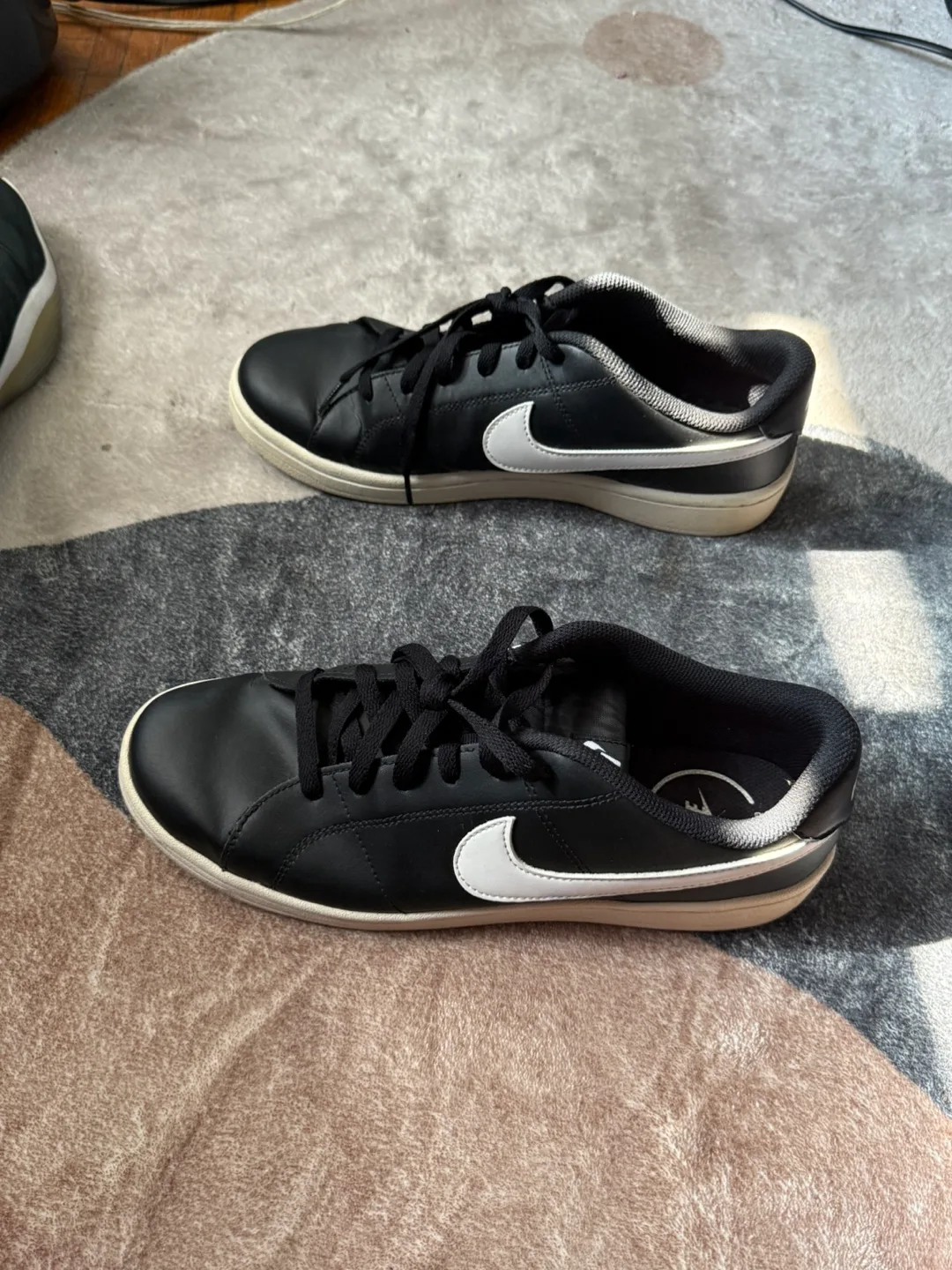 Nike Court Royale Shoes - Size 10 thumbnail