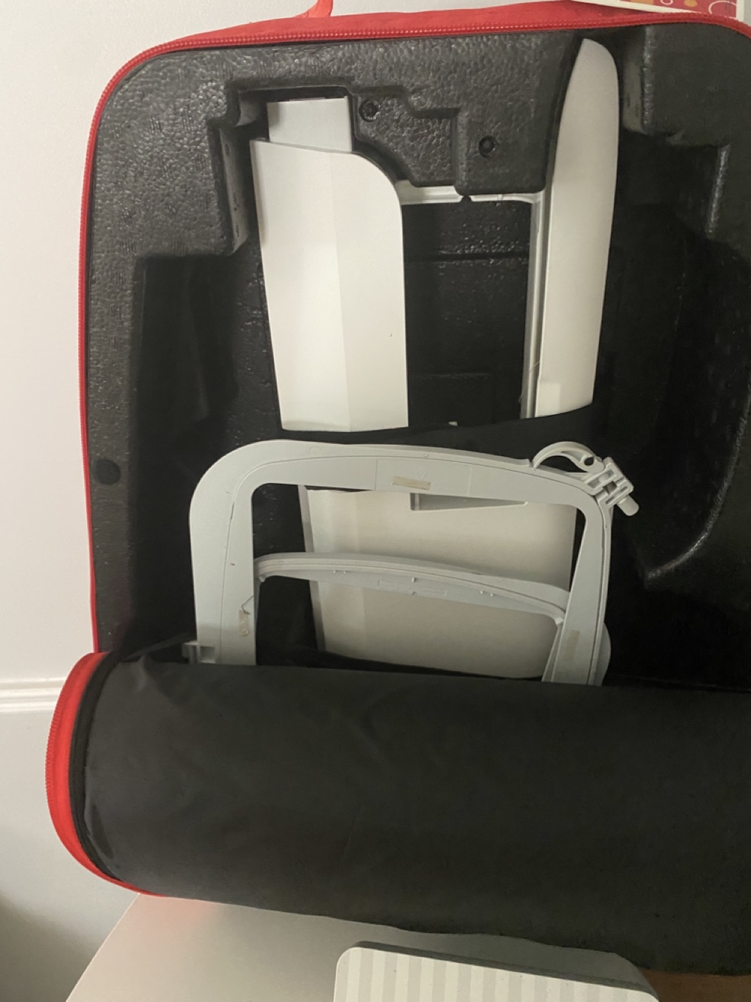 Husqvarna Viking Designer Diamond Sewing Machine - photo 5