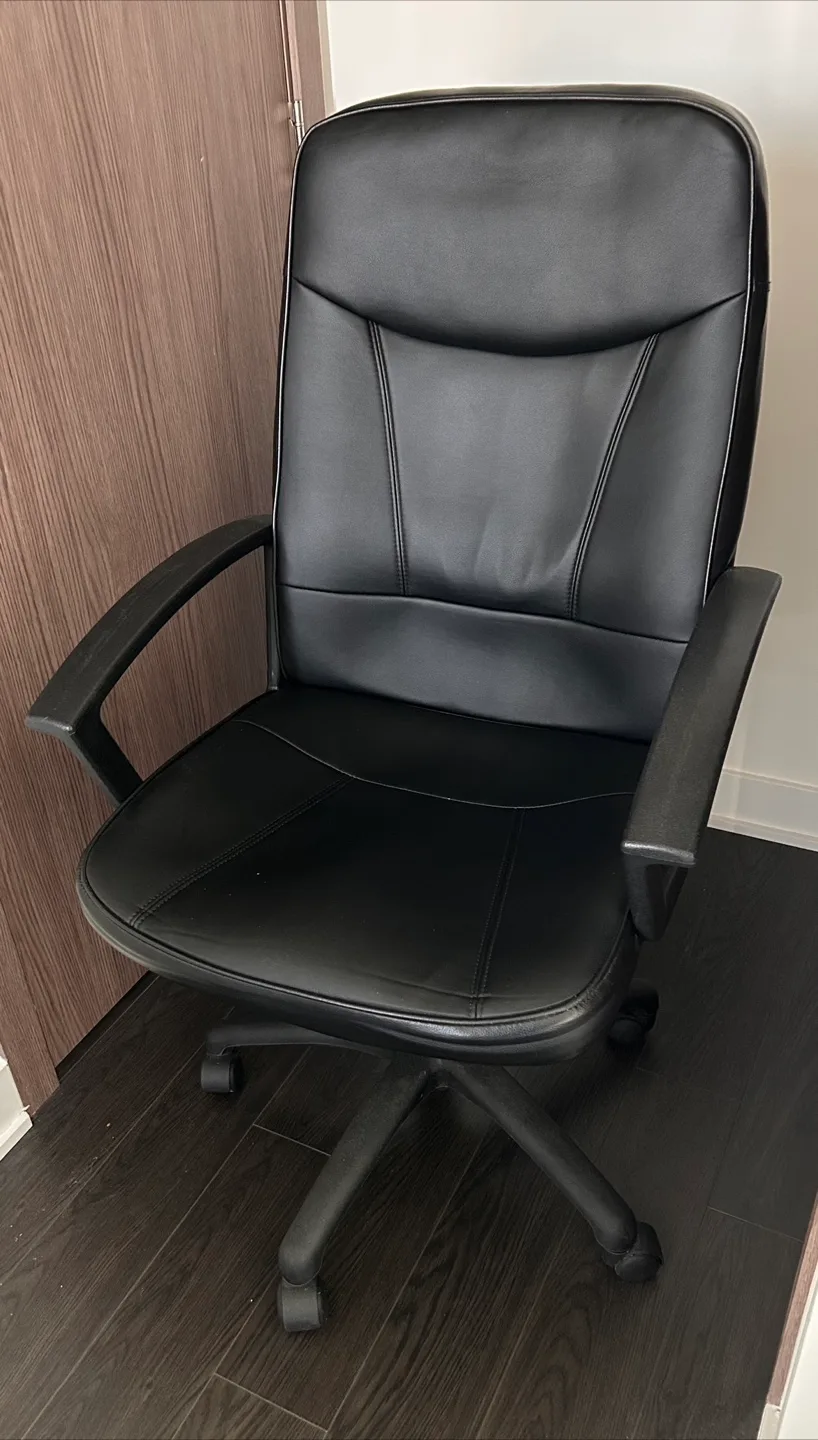 PU Leather Height Adjustable Executive Swivel Office/Desk Chair thumbnail