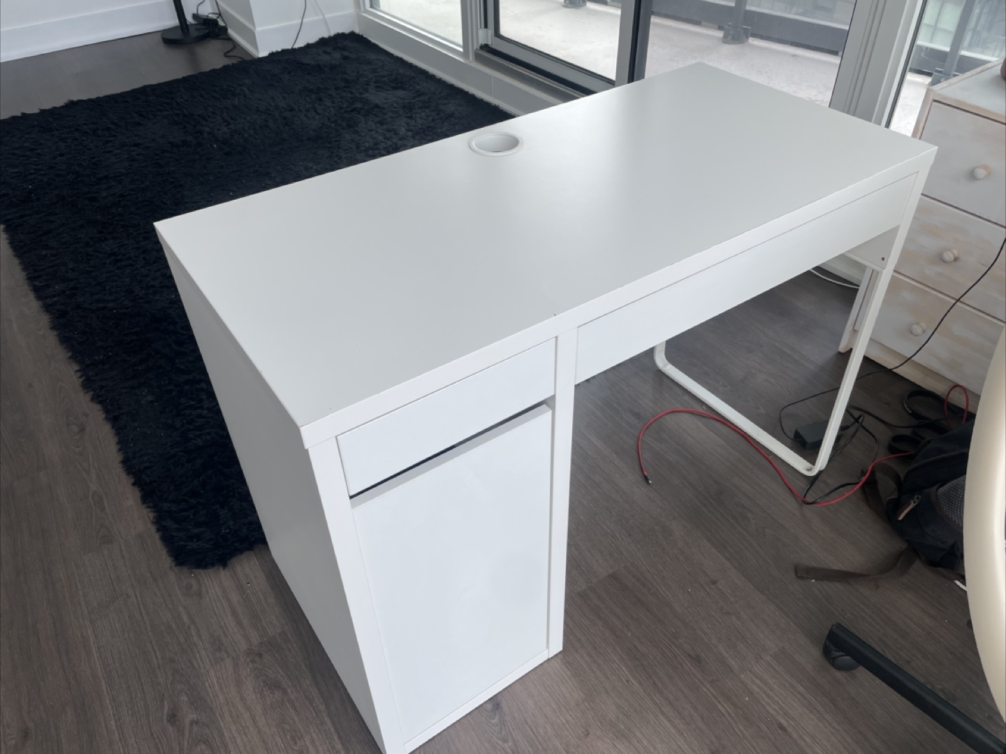 White Desktop with storage space - photo 2