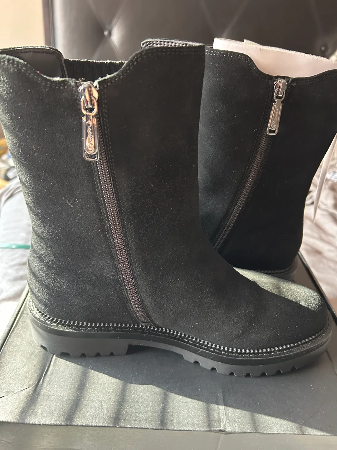 Blondo Waterproof Suede boots. Size 9 image indicator(5)