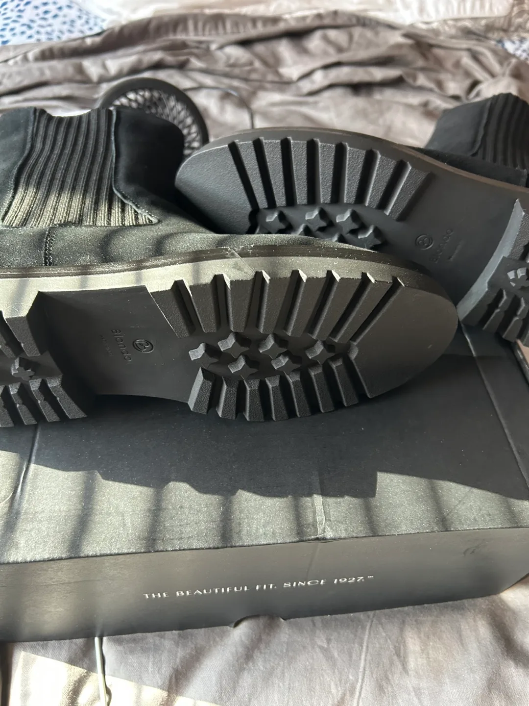 Blondo Waterproof Suede boots. Size 9 image indicator(4)