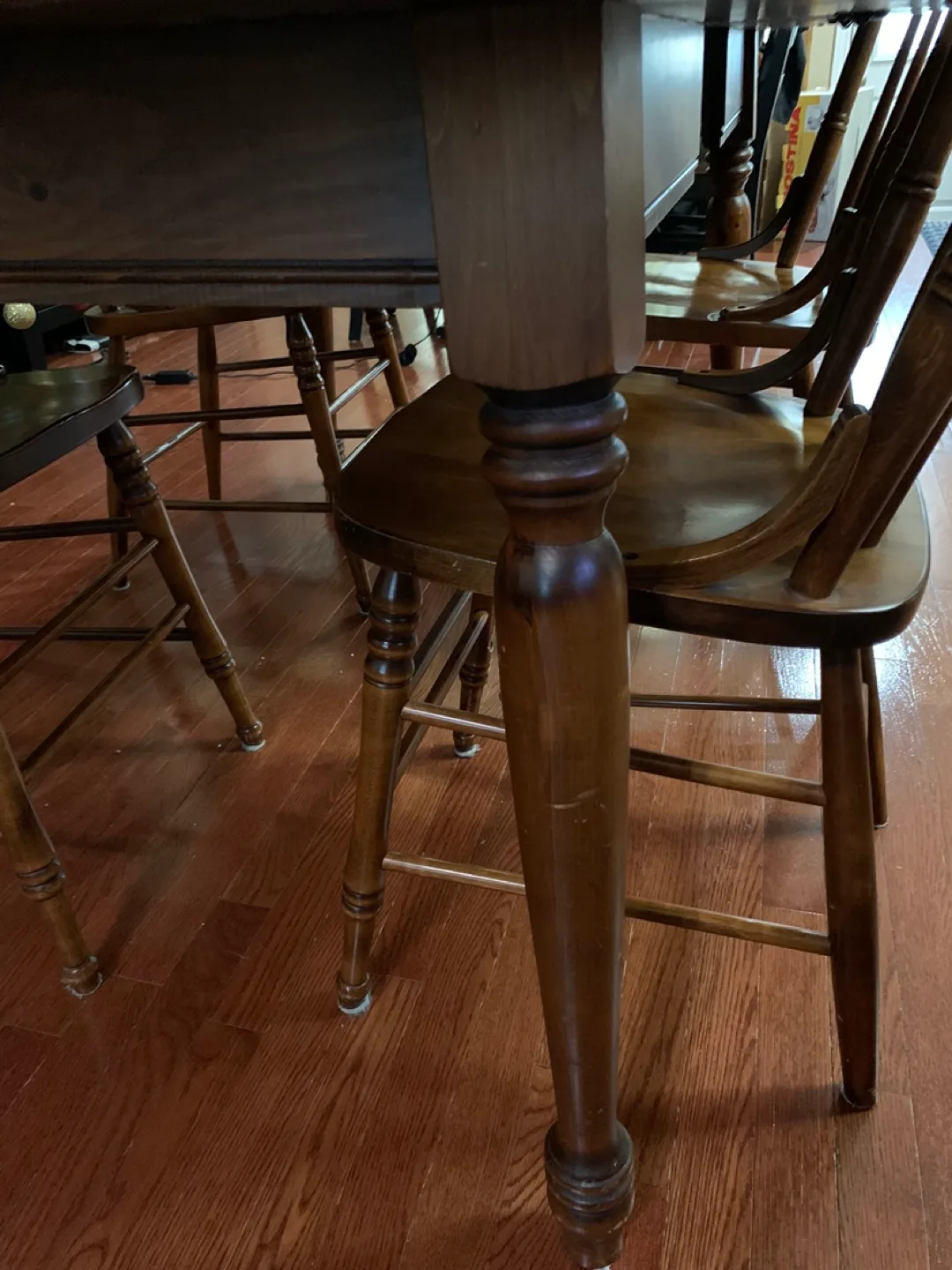 Dining Room Table and chairs image indicator(2)