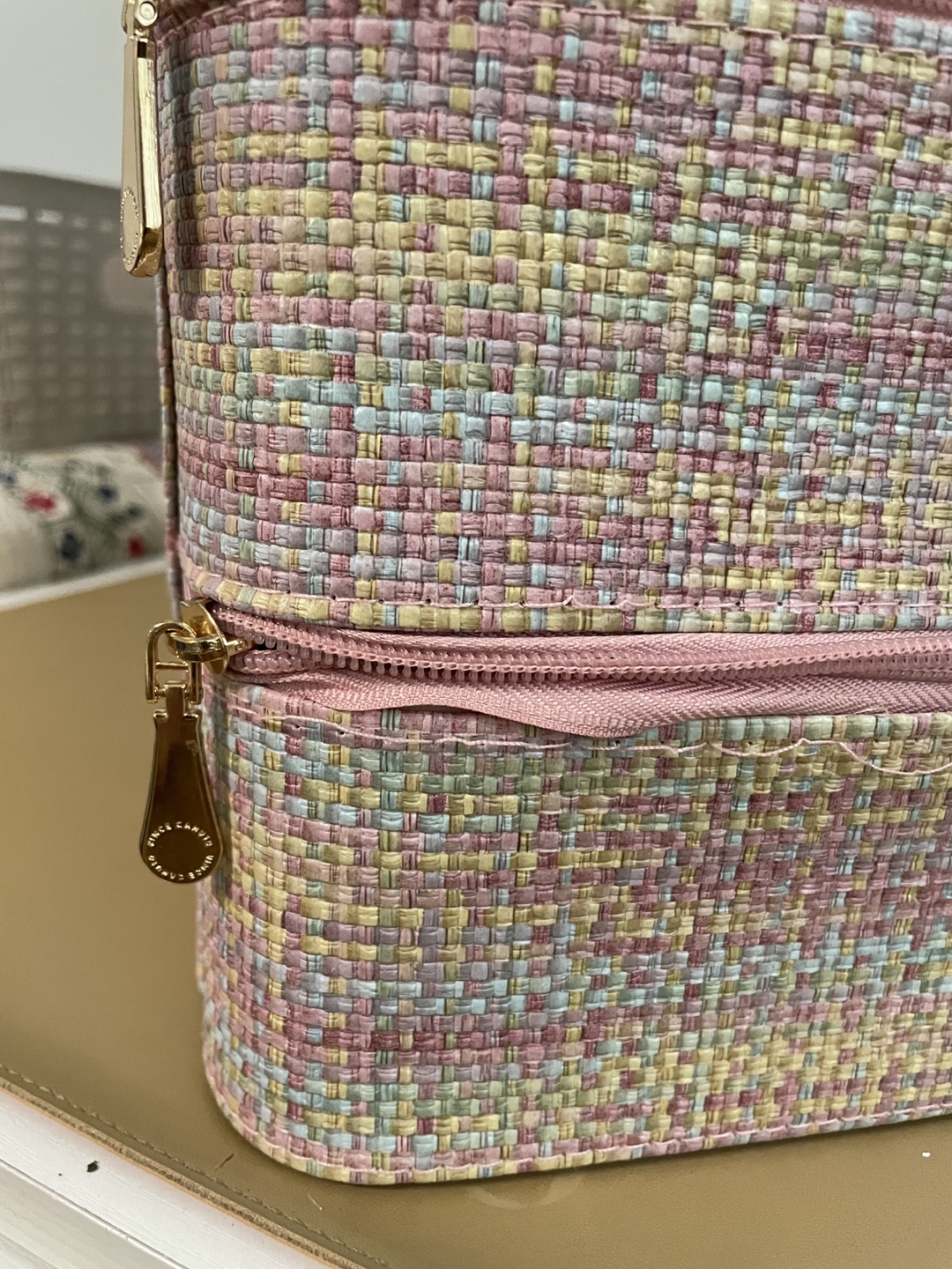 Vince Camuto Woven Cosmetic Train Case - photo 4
