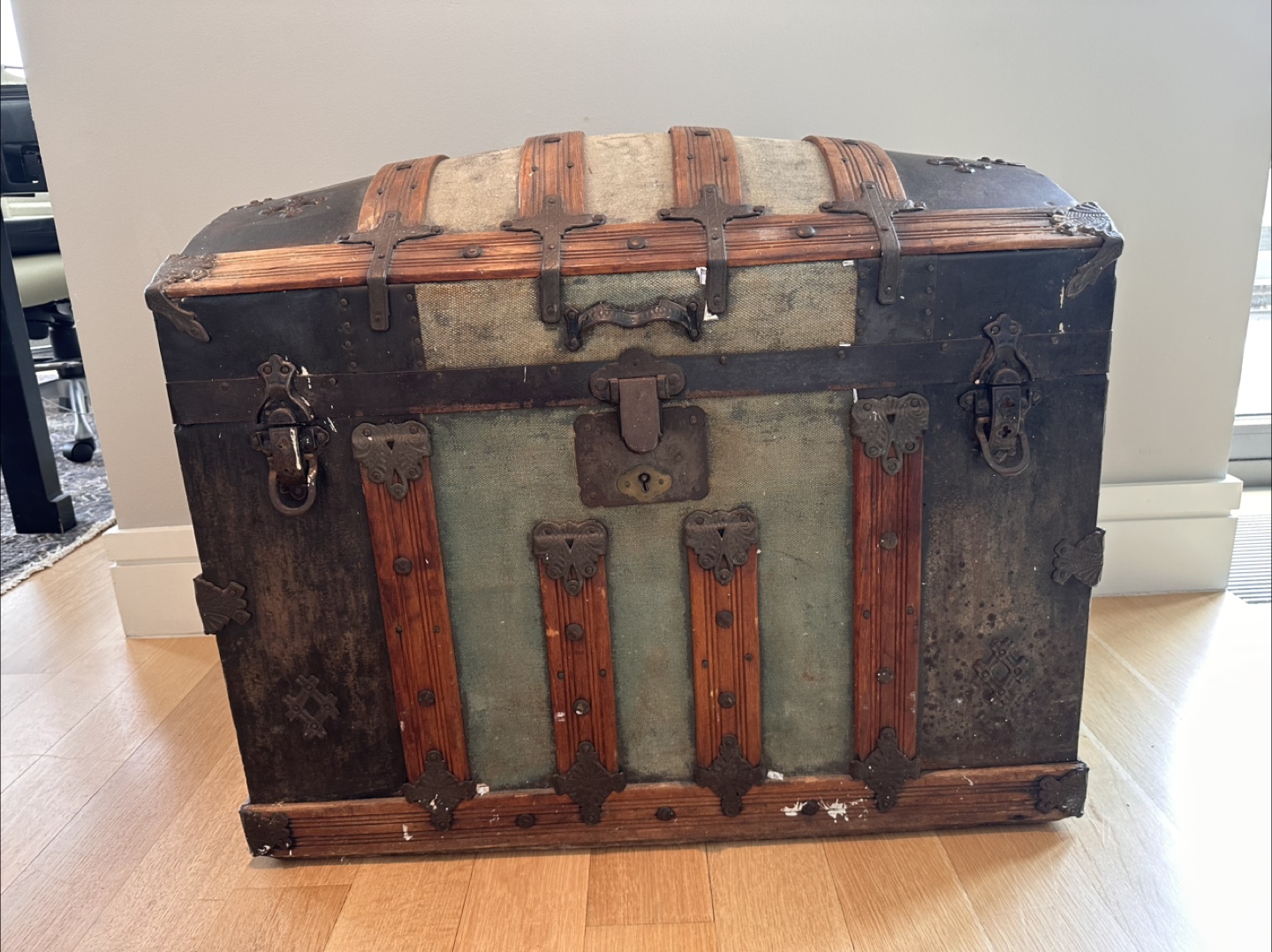 Antique Steamer Trunk - photo 4