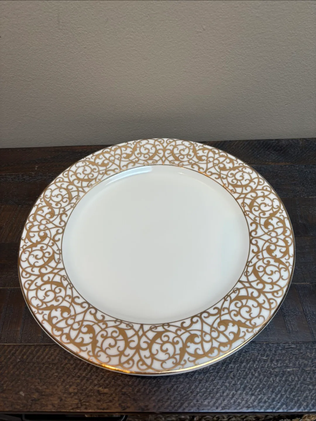 🇨🇦American Atelier Florentine Scroll Gold Plate - 12 inch thumbnail