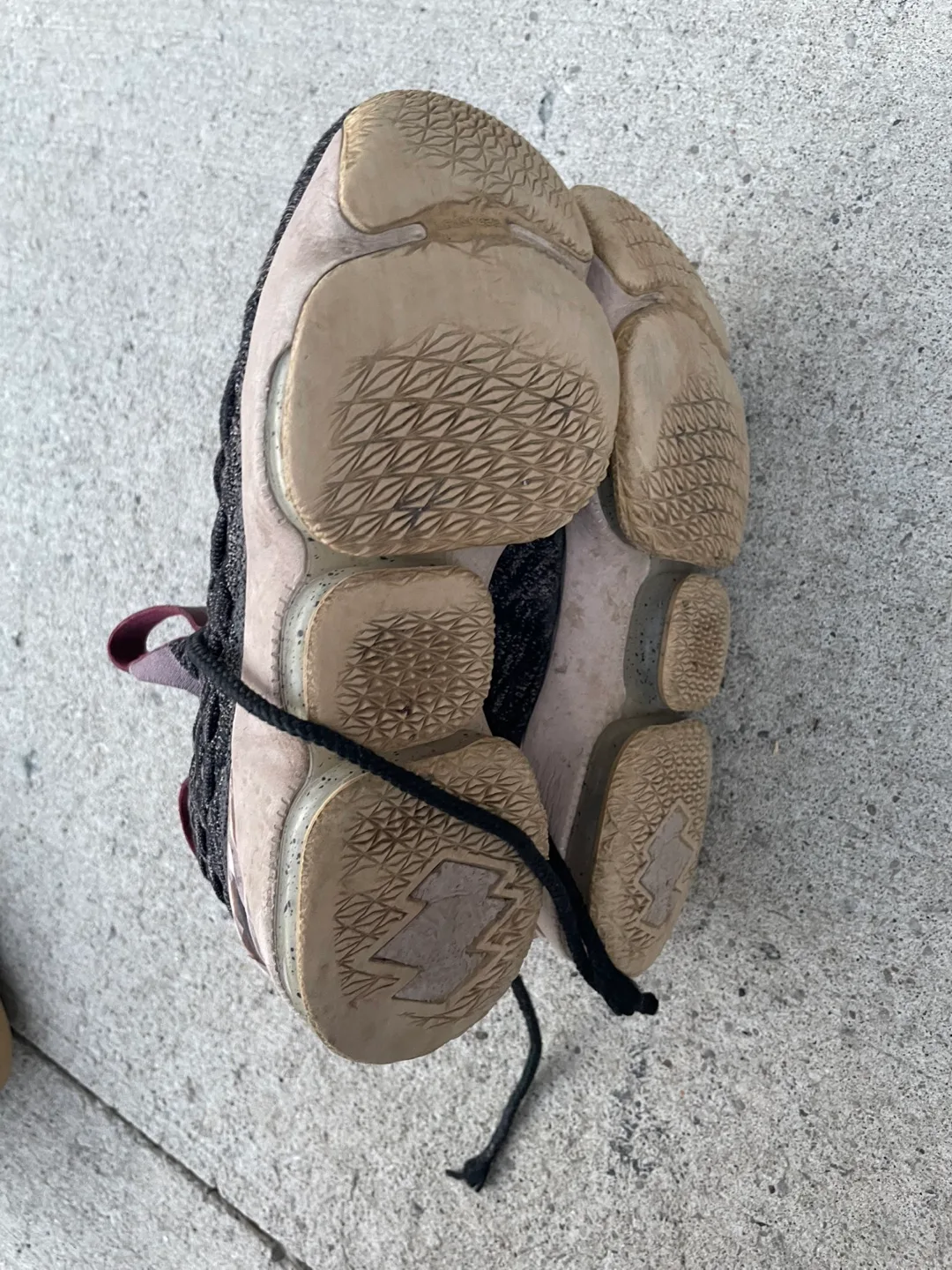 2 Nike LeBron 15 Basketball Shoes - size 7 image indicator(2)